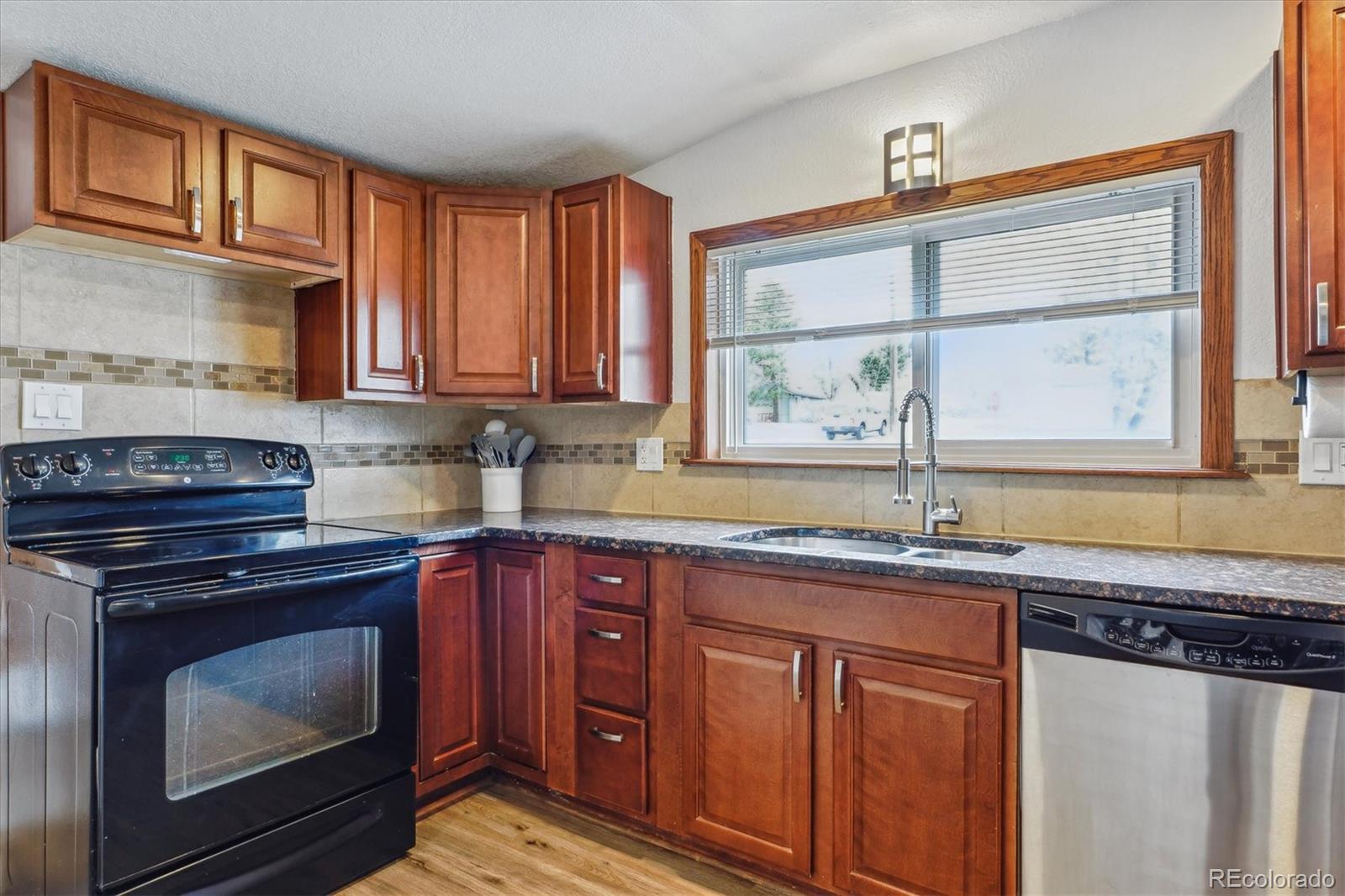 MLS Image #7 for 176 w elm street,elizabeth, Colorado