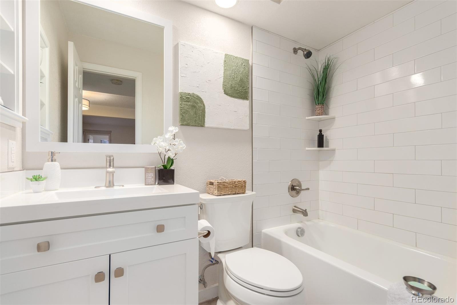 MLS Image #12 for 12585 e tennessee circle,aurora, Colorado
