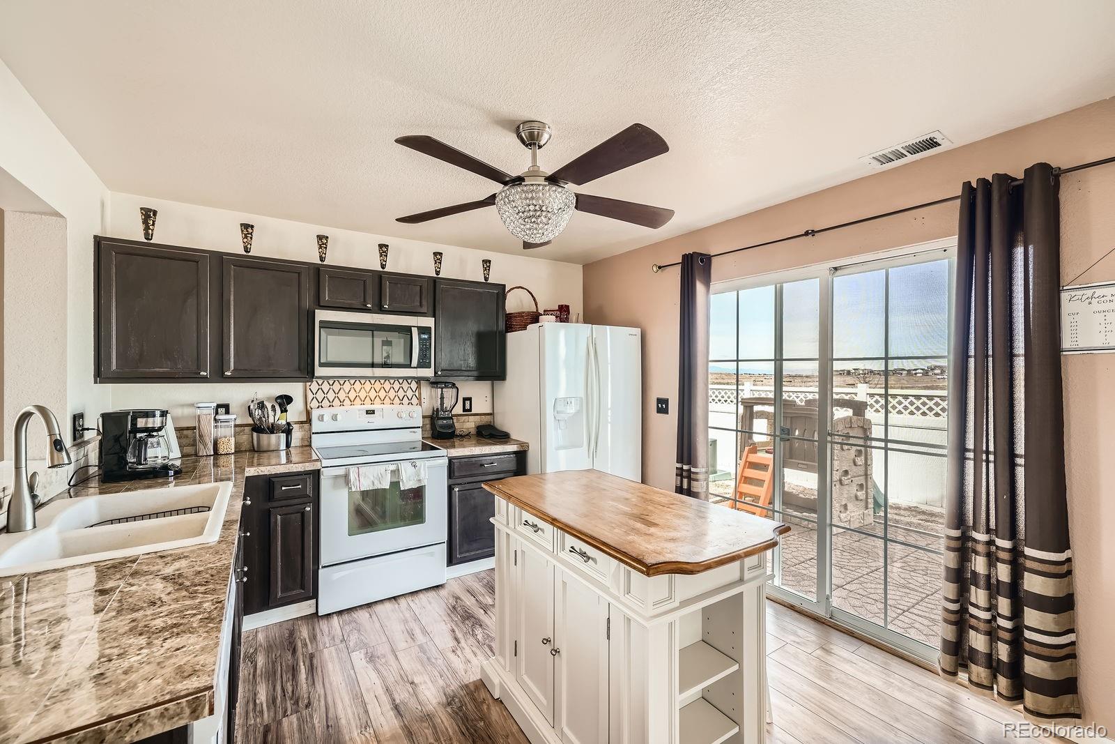 MLS Image #9 for 21439  randolph place,denver, Colorado