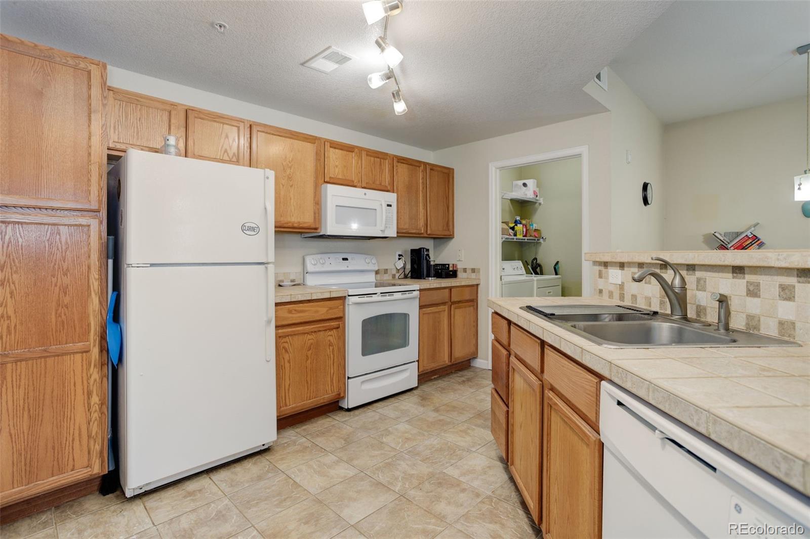 MLS Image #5 for 5703 n gibralter way,aurora, Colorado