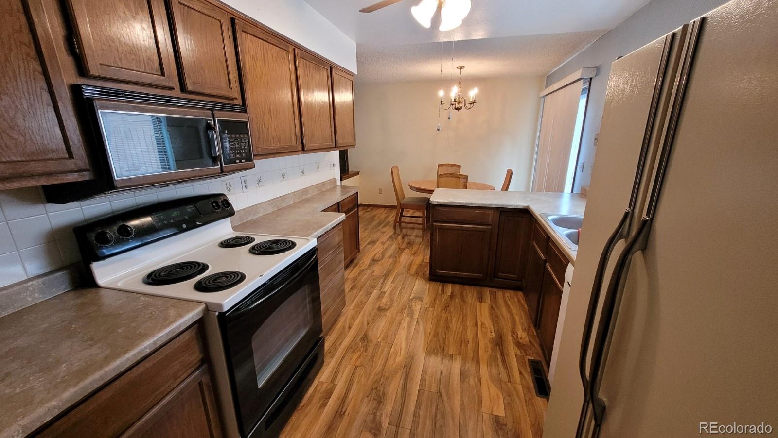 MLS Image #3 for 7 s eagle circle,aurora, Colorado
