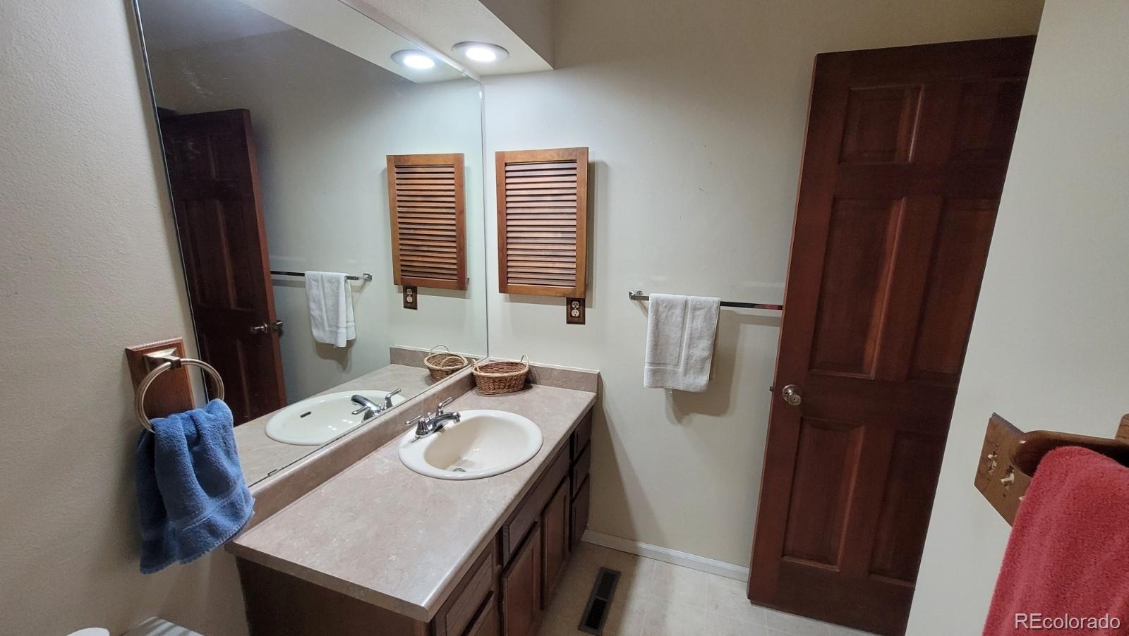 MLS Image #8 for 7 s eagle circle,aurora, Colorado