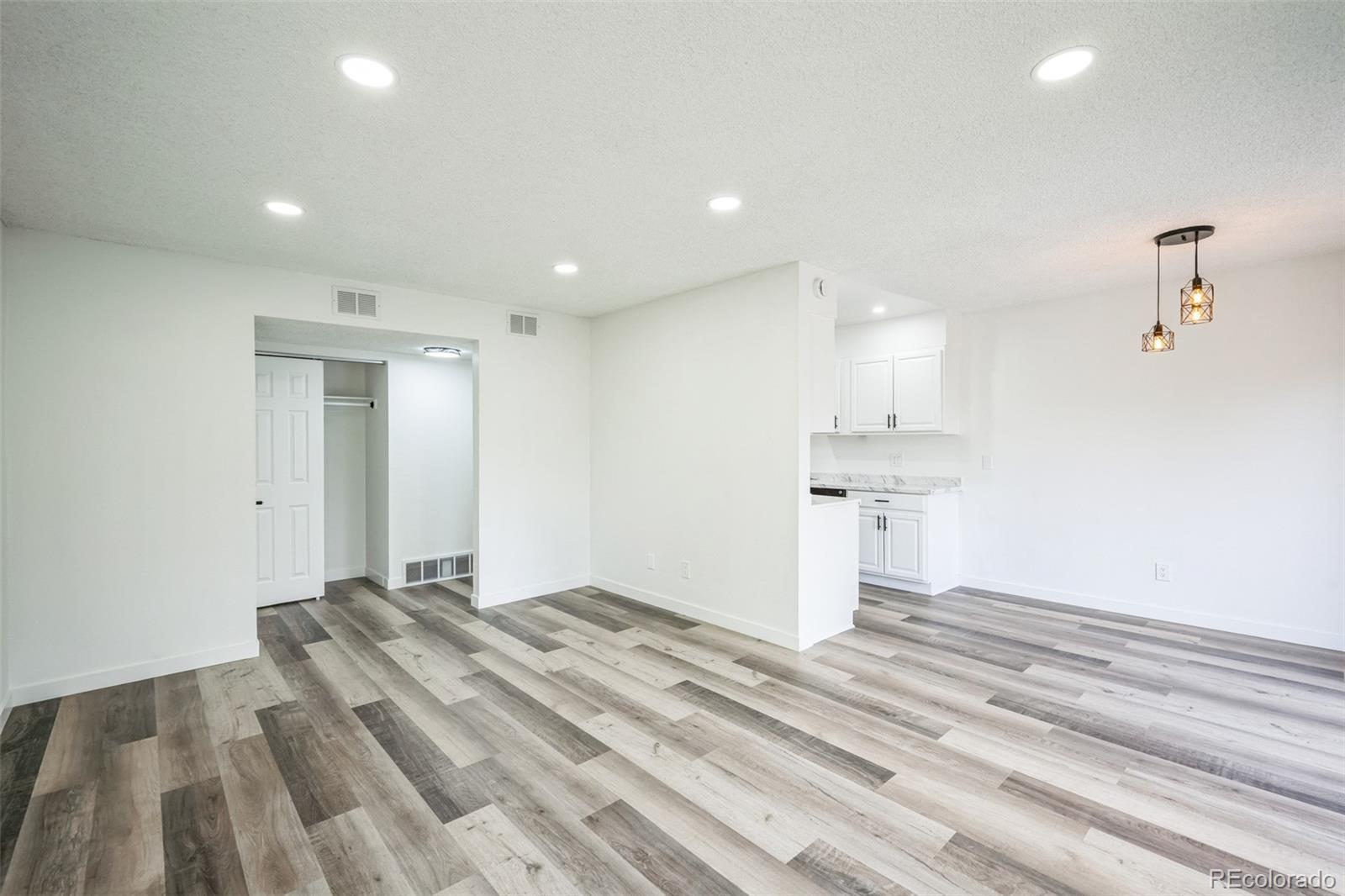 MLS Image #11 for 956 s peoria street,aurora, Colorado