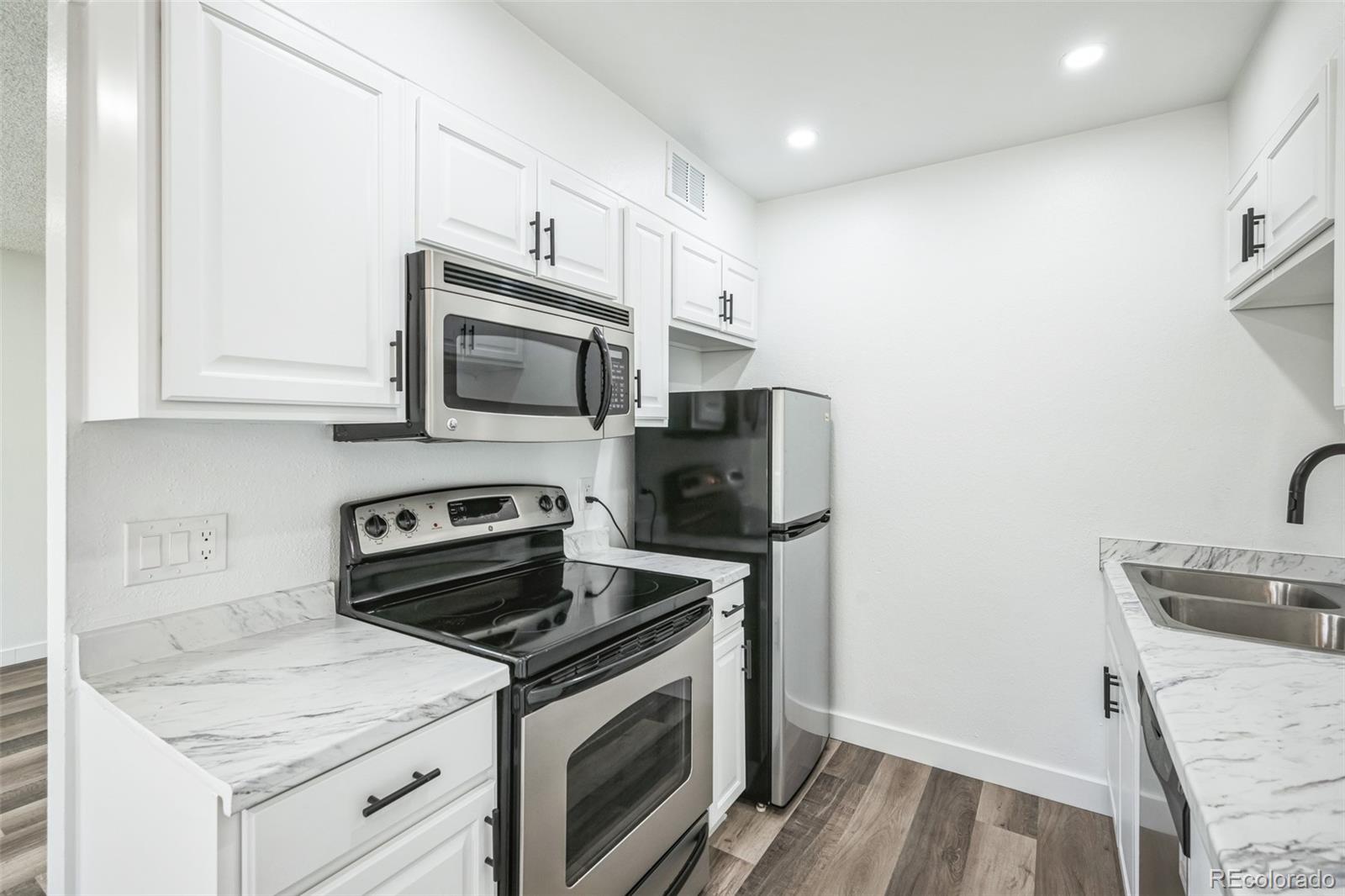 MLS Image #5 for 956 s peoria street,aurora, Colorado