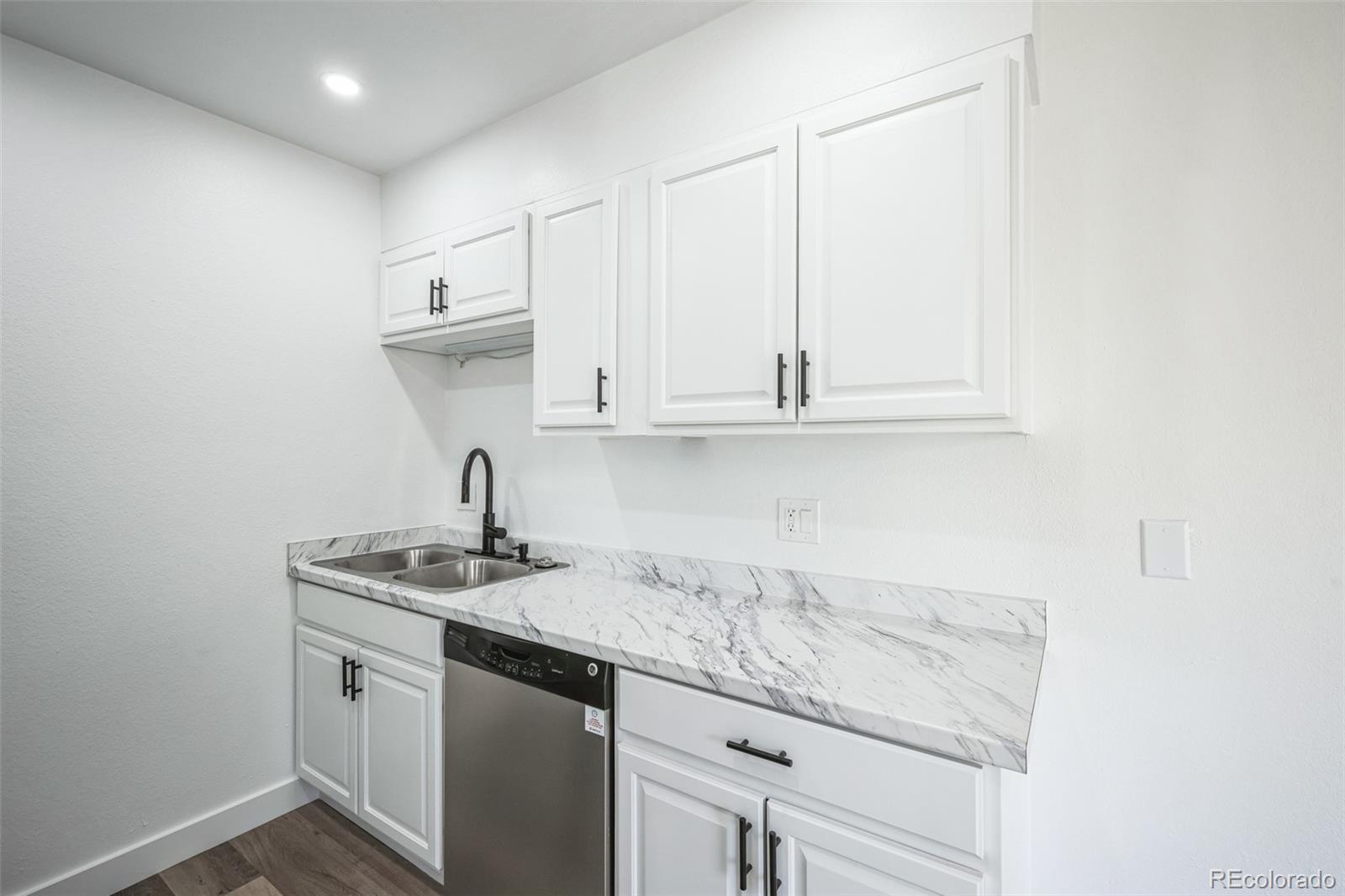 MLS Image #6 for 956 s peoria street,aurora, Colorado