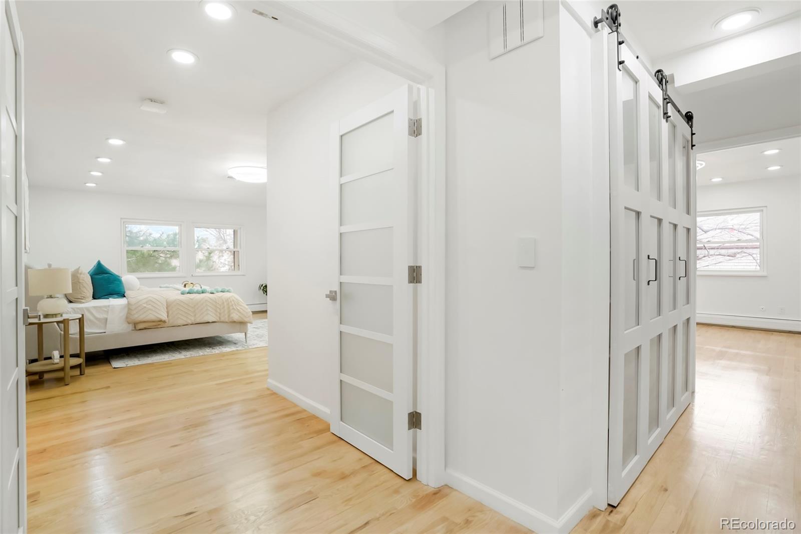 MLS Image #14 for 3940 s monaco parkway,denver, Colorado