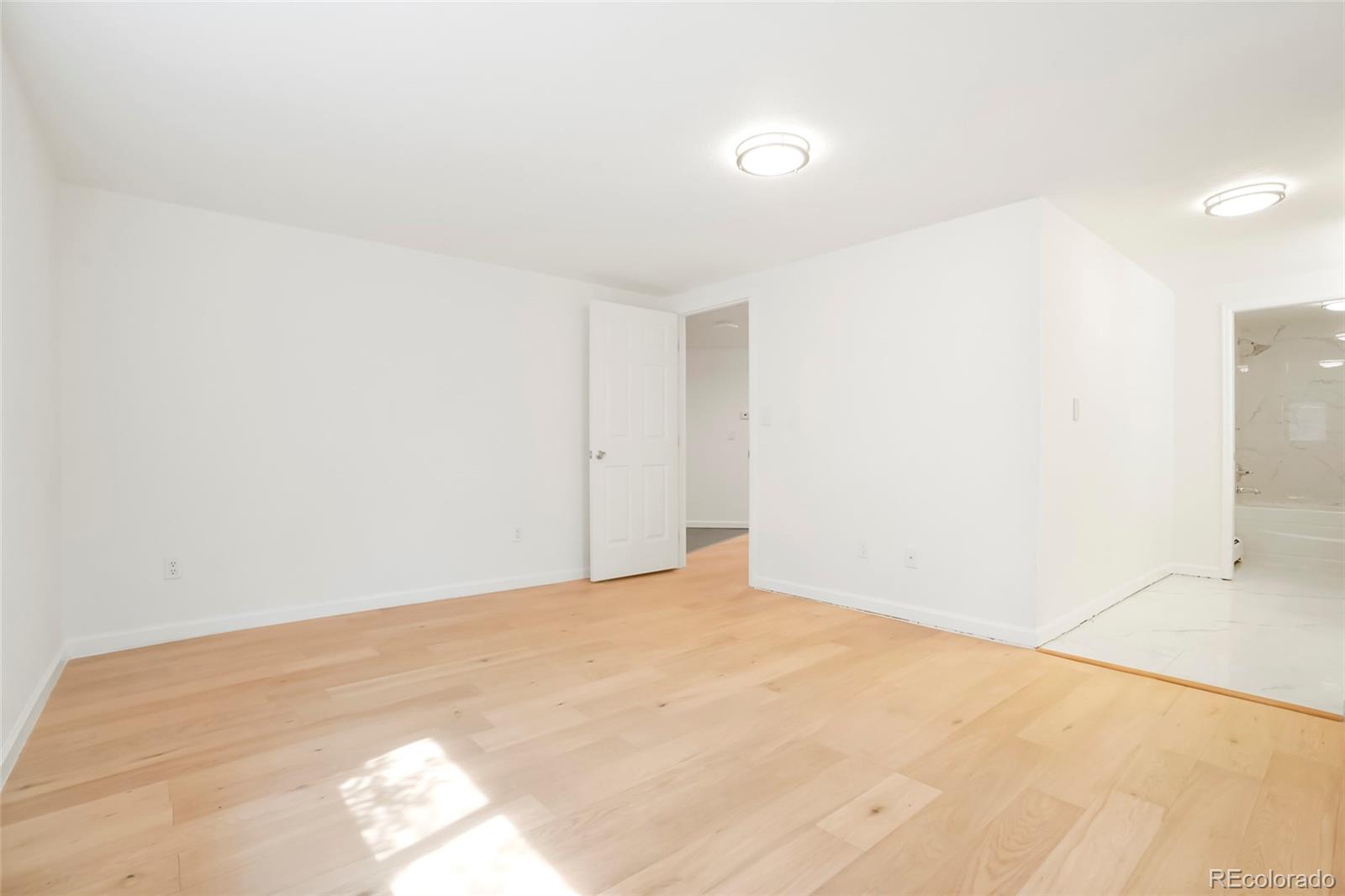MLS Image #27 for 3940 s monaco parkway,denver, Colorado