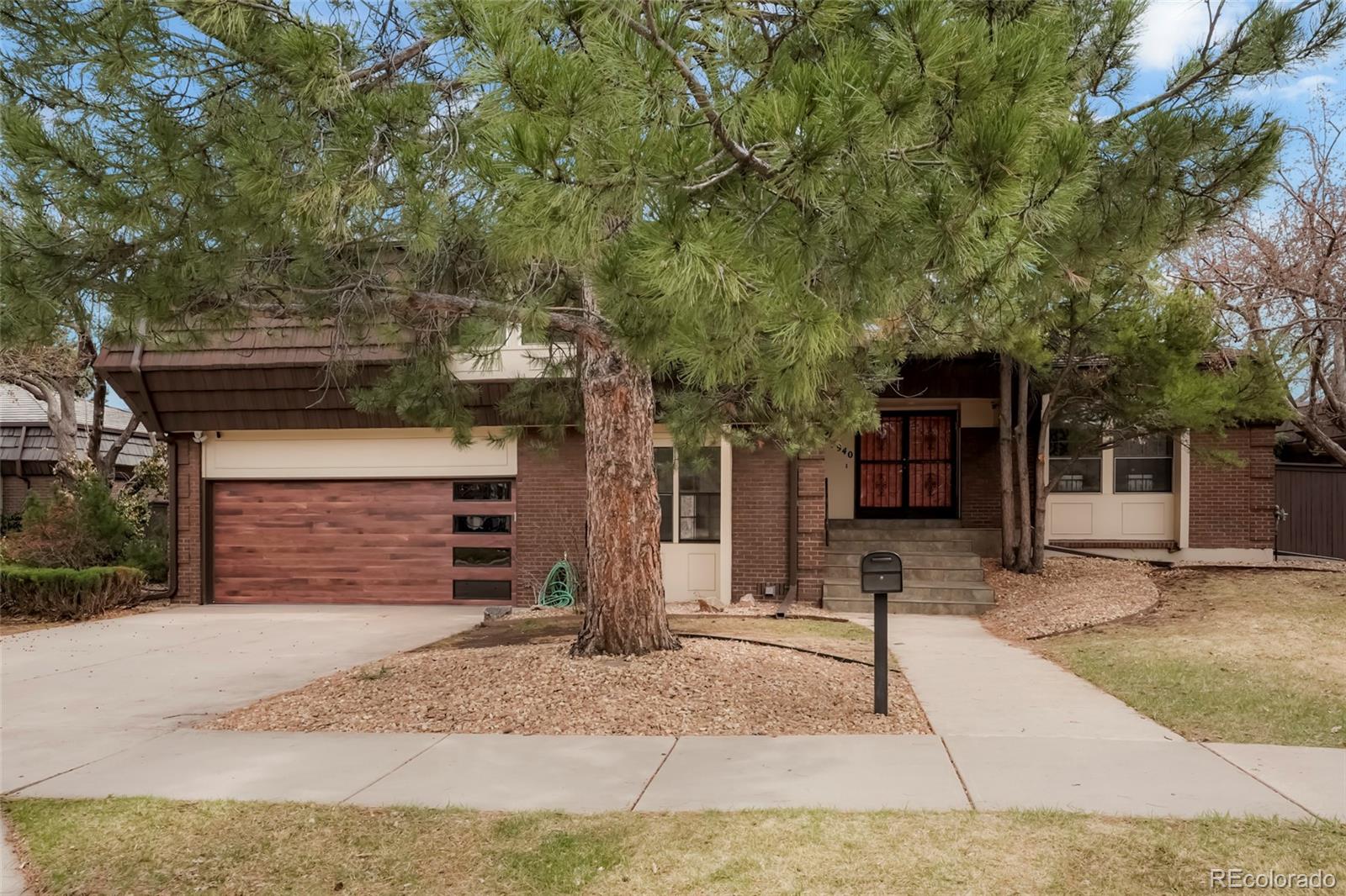 MLS Image #36 for 3940 s monaco parkway,denver, Colorado
