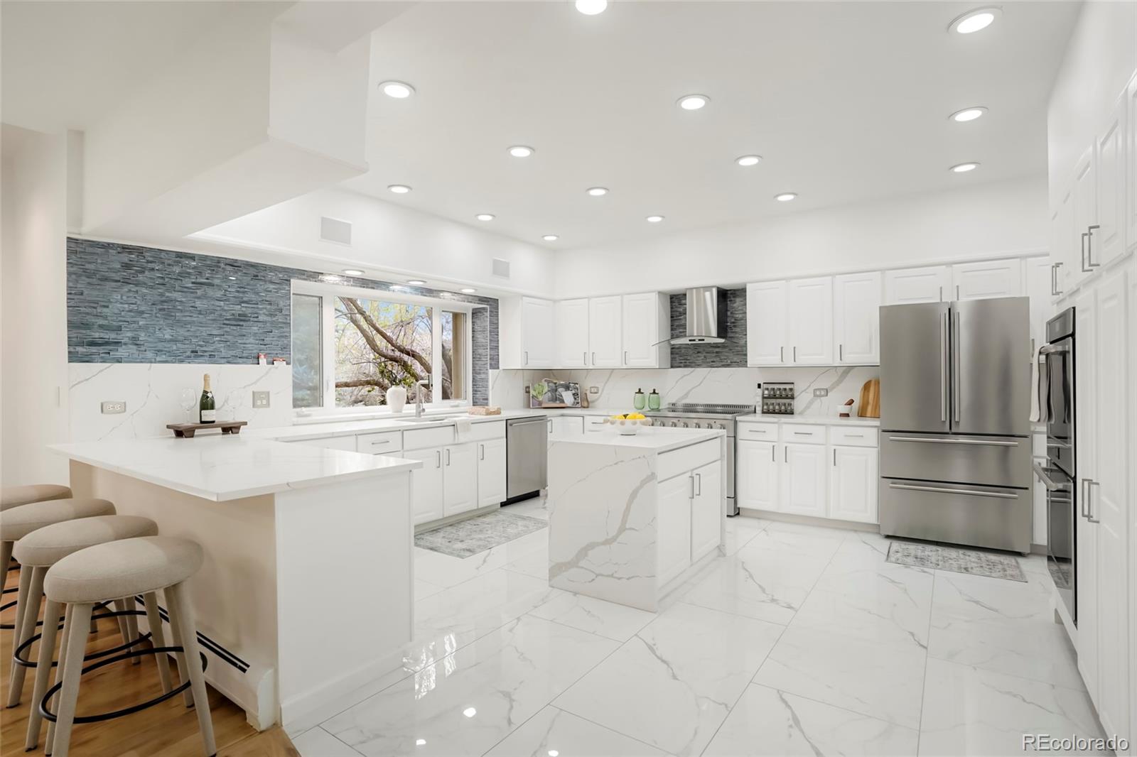MLS Image #4 for 3940 s monaco parkway,denver, Colorado