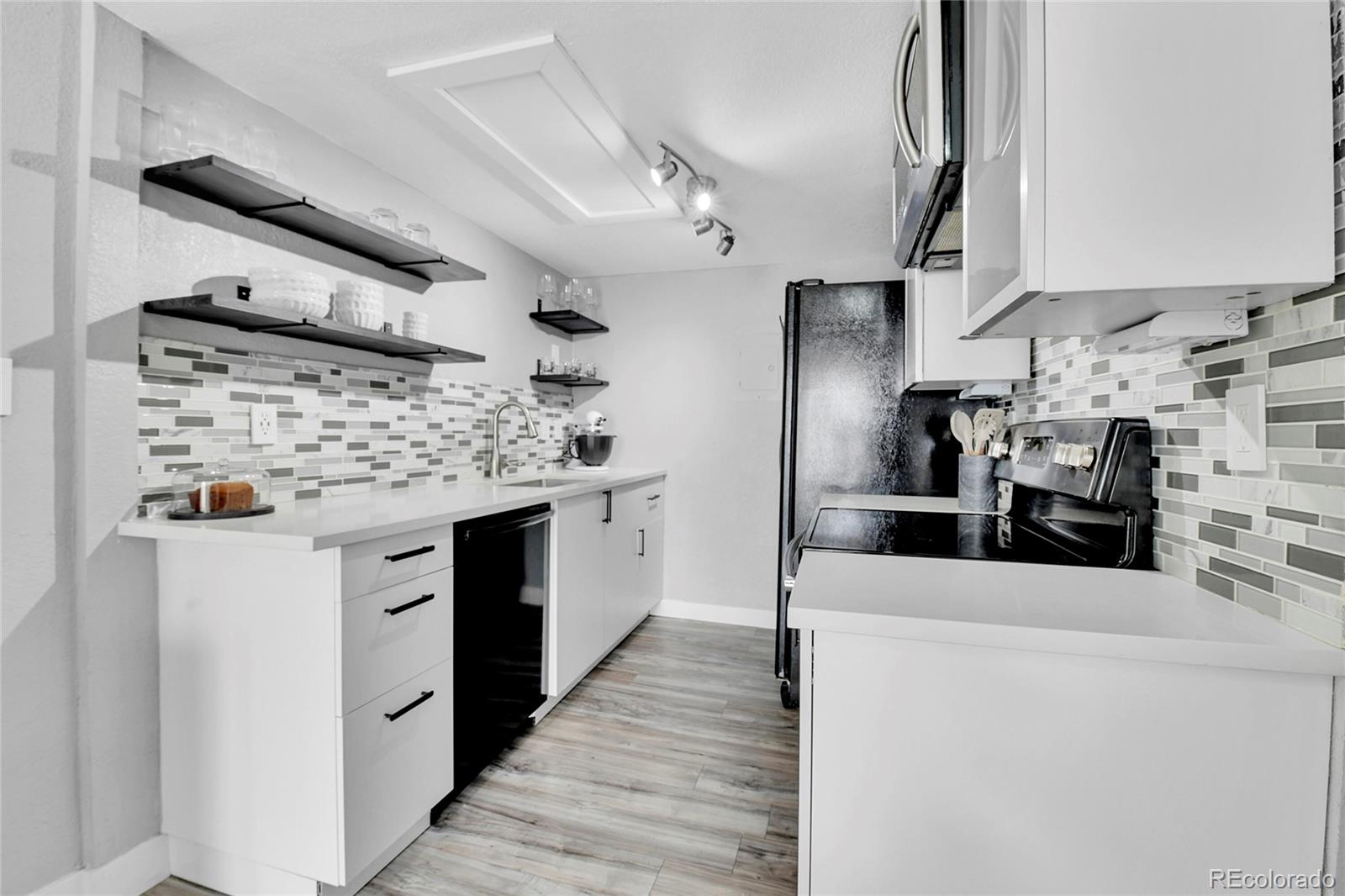 MLS Image #5 for 3331 s monaco parkway,denver, Colorado