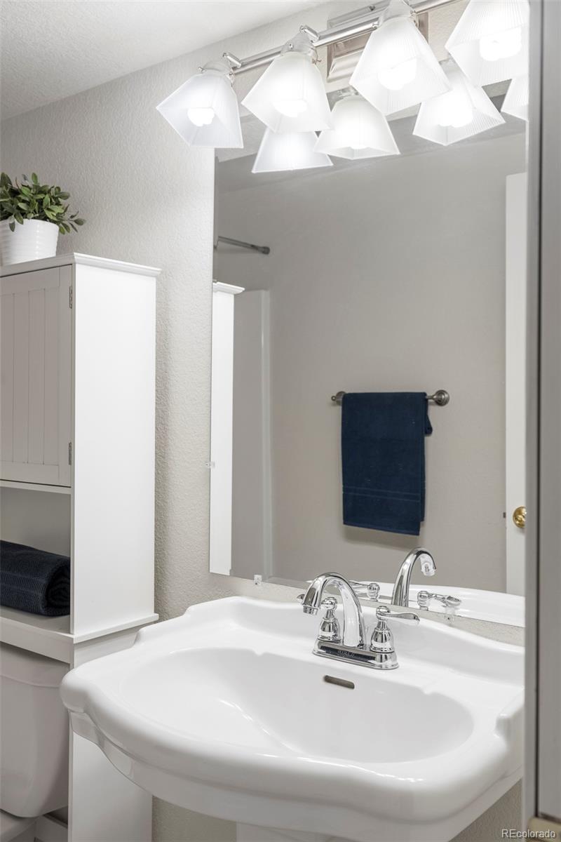 MLS Image #25 for 20550 e lake circle,centennial, Colorado