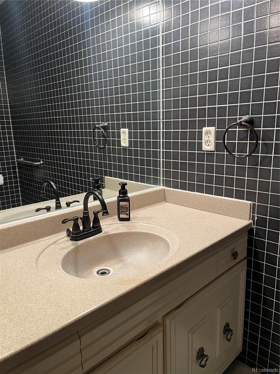 MLS Image #13 for 25  cedar circle,burlington, Colorado