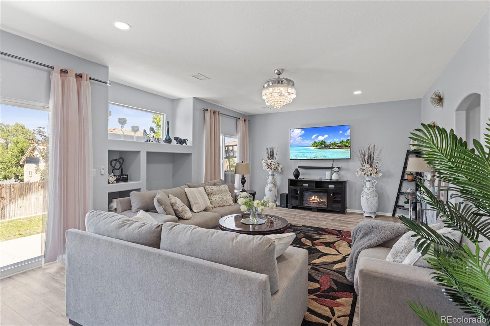MLS Image #19 for 19895 e 40th place,denver, Colorado