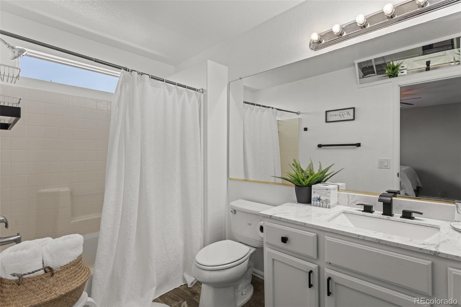 MLS Image #41 for 19895 e 40th place,denver, Colorado