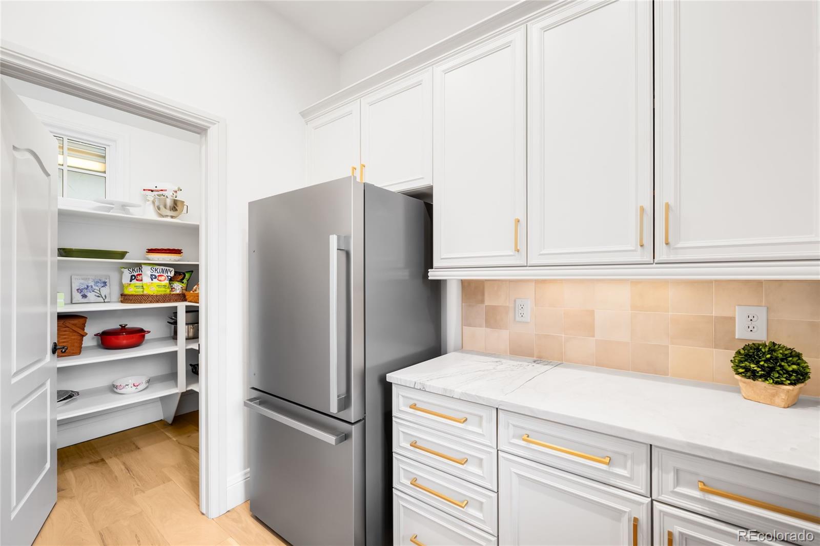 MLS Image #8 for 1164 s high street,denver, Colorado