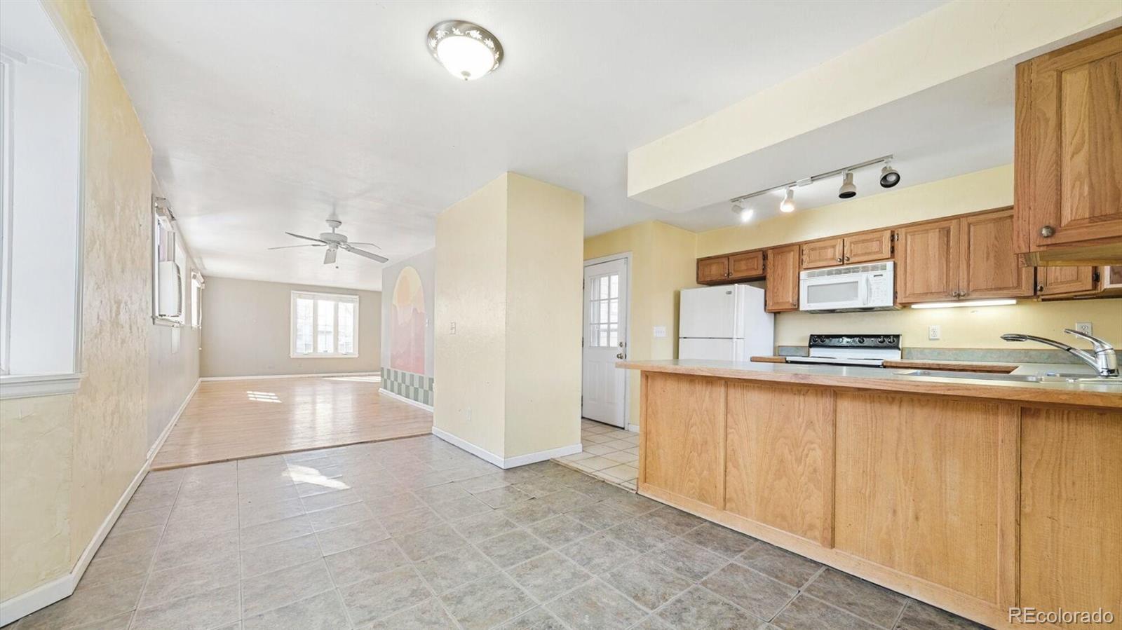 MLS Image #5 for 2572 s vine street,denver, Colorado