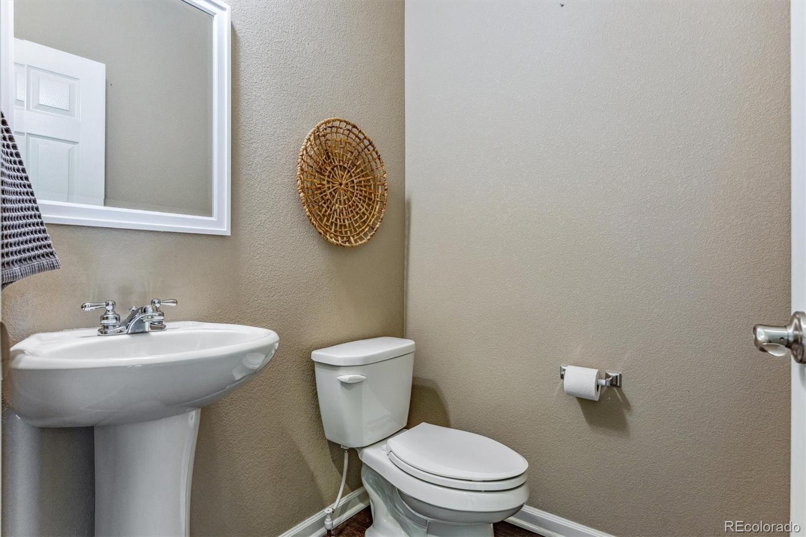 MLS Image #3 for 23838 e alamo place,aurora, Colorado