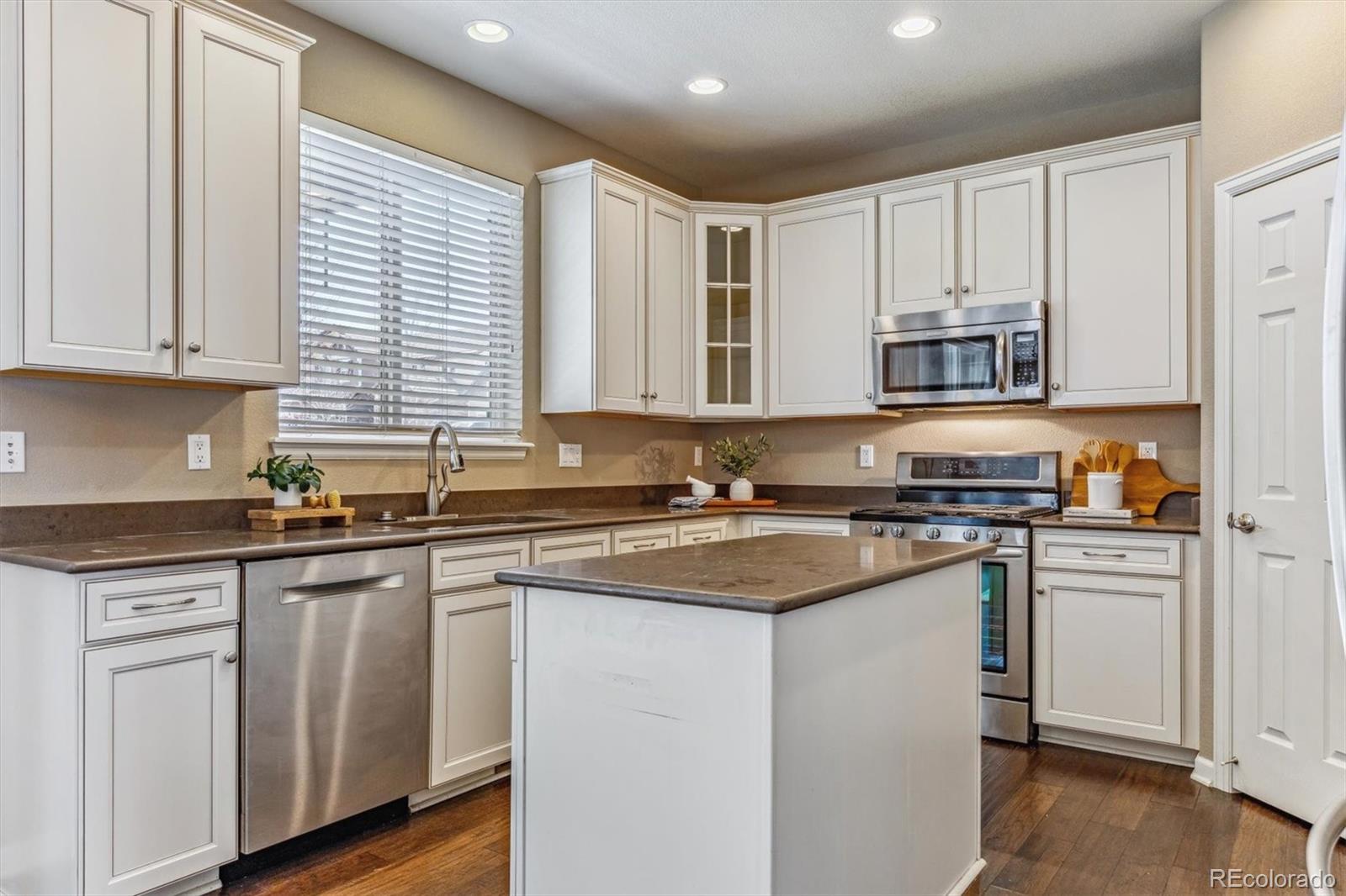 MLS Image #9 for 23838 e alamo place,aurora, Colorado