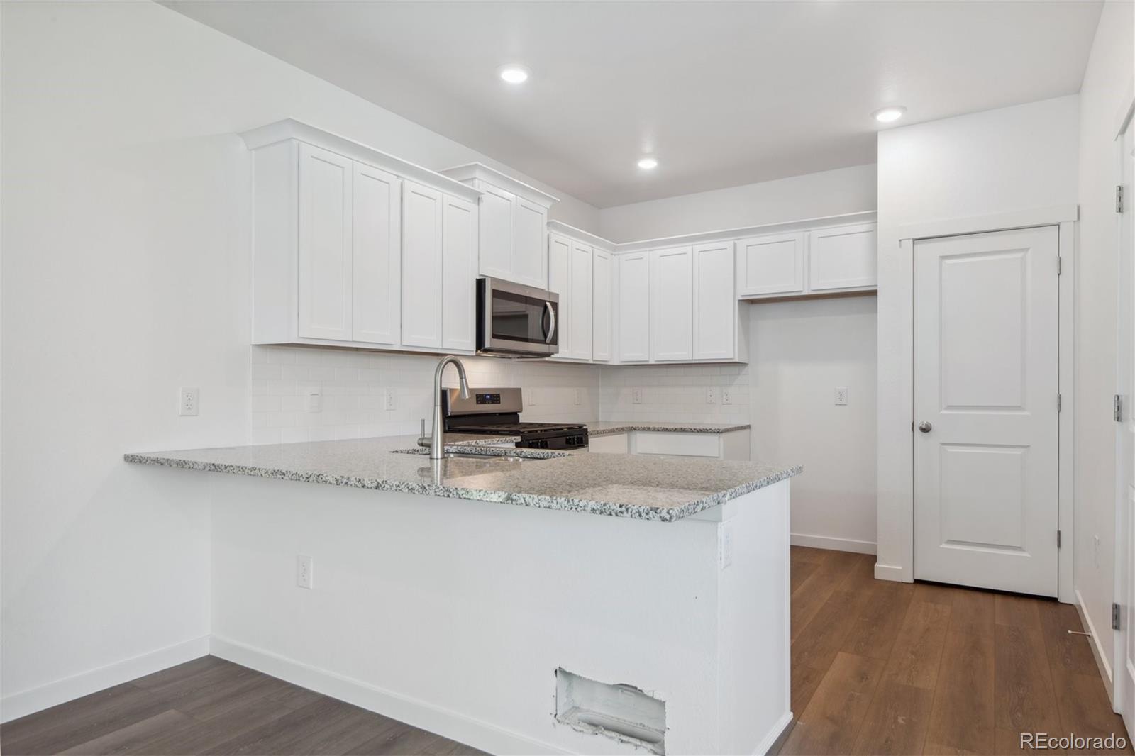 MLS Image #5 for 681 n tempe street,aurora, Colorado