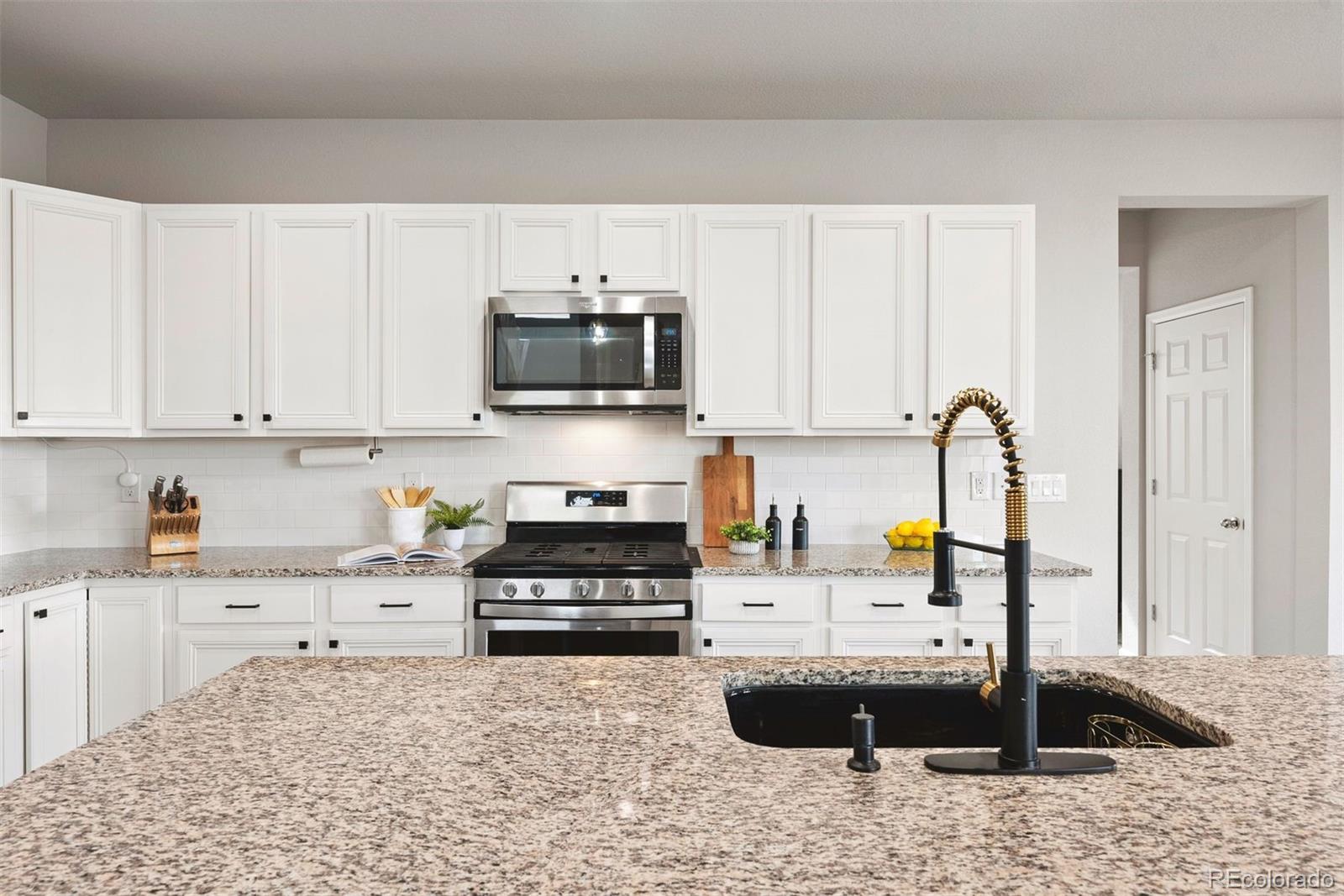 MLS Image #10 for 17949 w 94th drive,arvada, Colorado