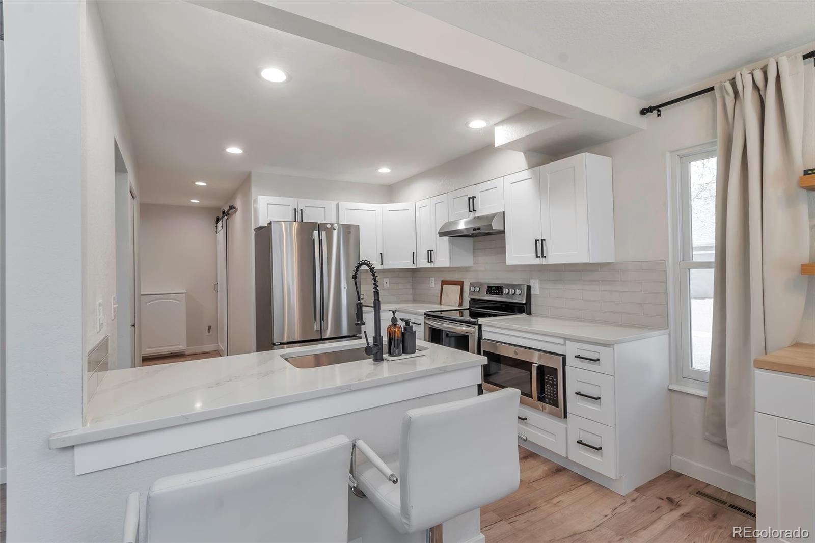 MLS Image #5 for 12561 e cornell circle,aurora, Colorado