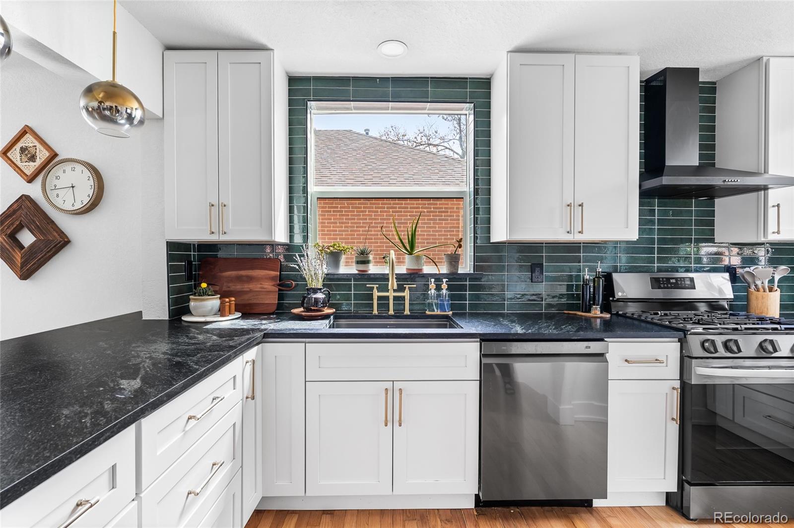 MLS Image #14 for 1561  holly street,denver, Colorado