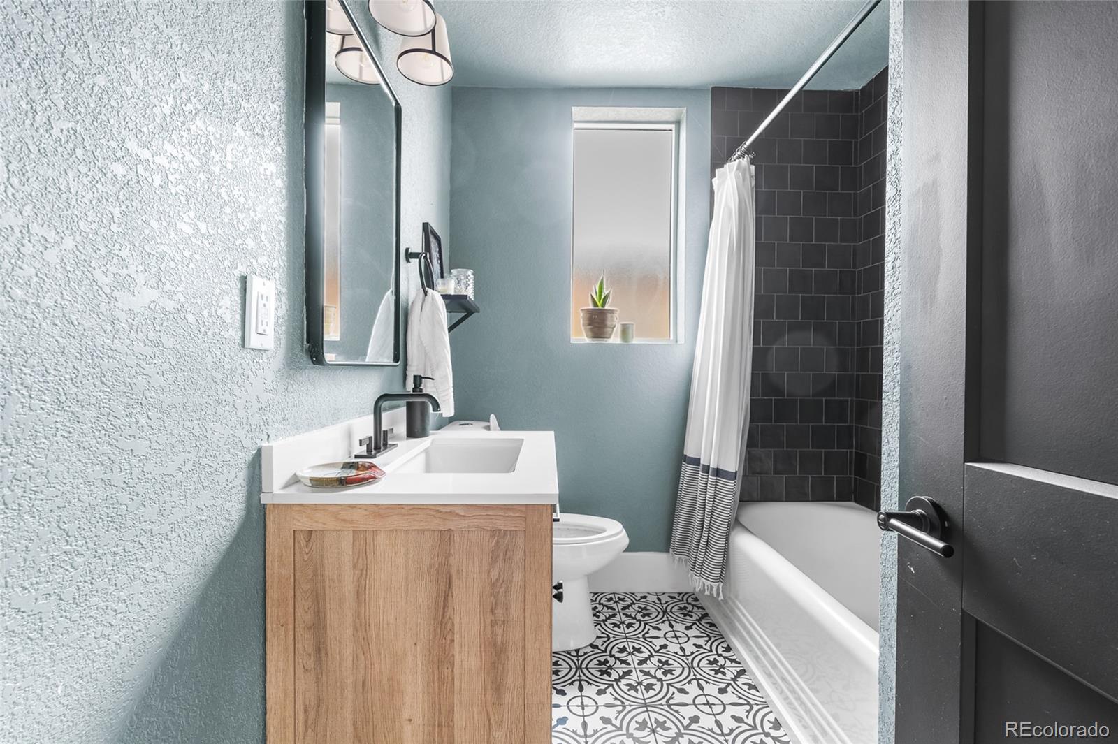MLS Image #26 for 1561  holly street,denver, Colorado