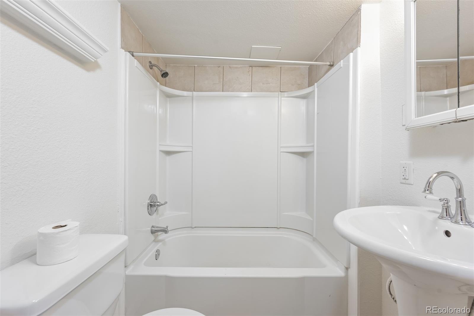 MLS Image #11 for 1125  newark street,aurora, Colorado