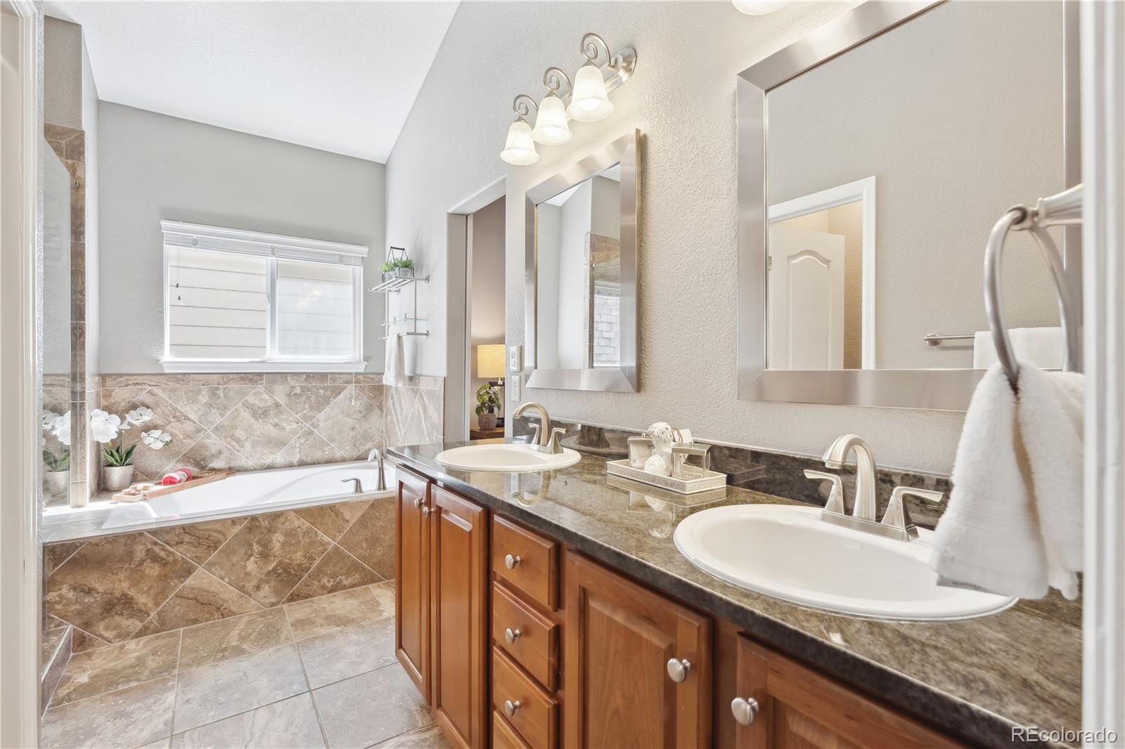 MLS Image #10 for 7141 s versailles street,aurora, Colorado