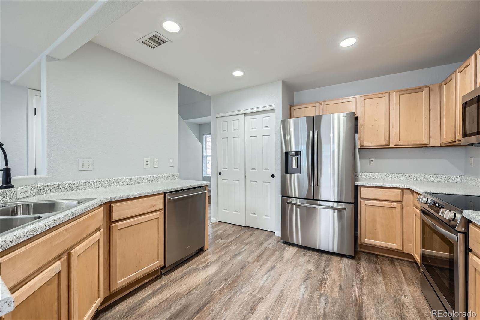 MLS Image #5 for 19046 e 57th place,denver, Colorado