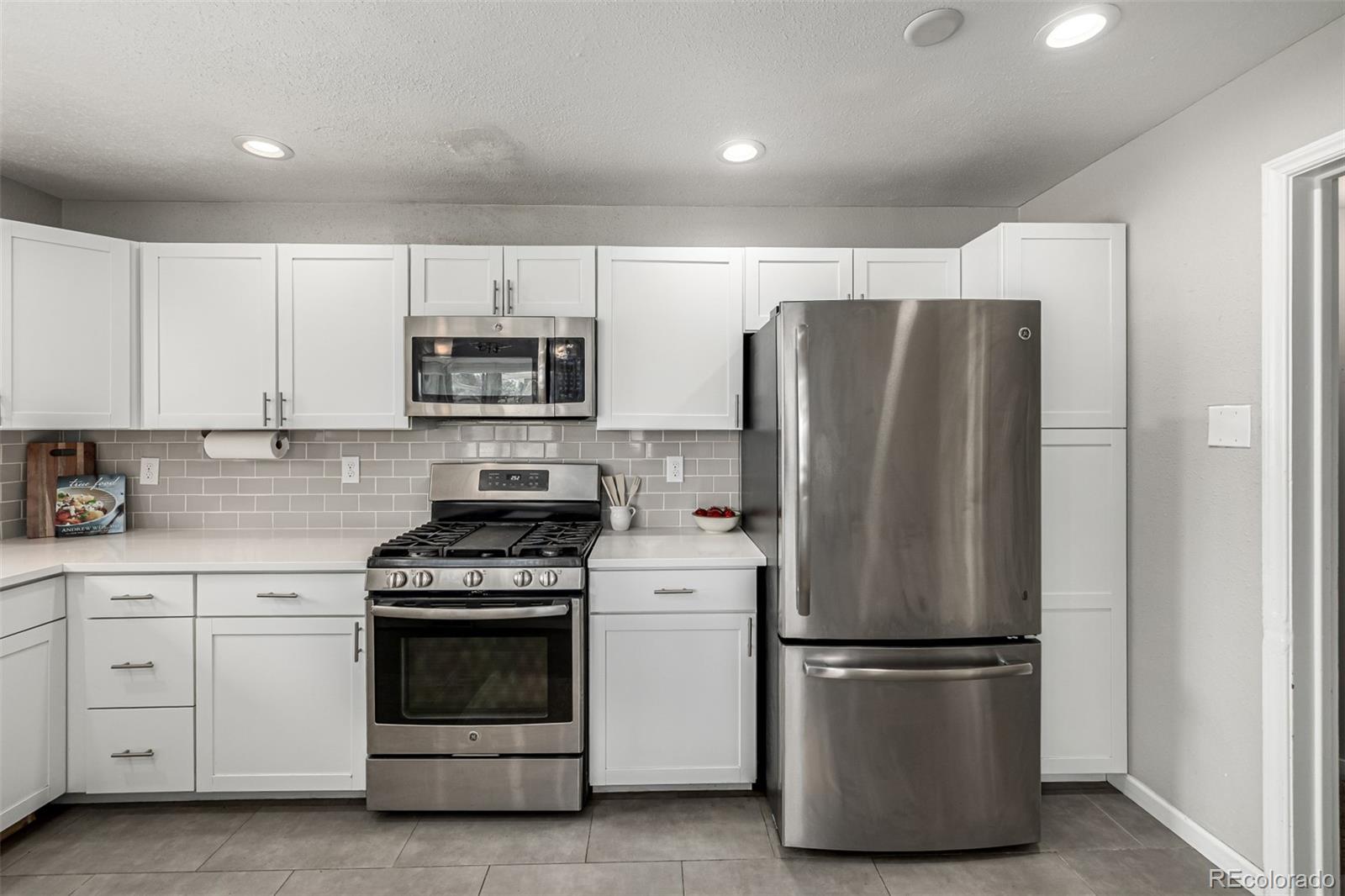 MLS Image #10 for 620  newport street,denver, Colorado