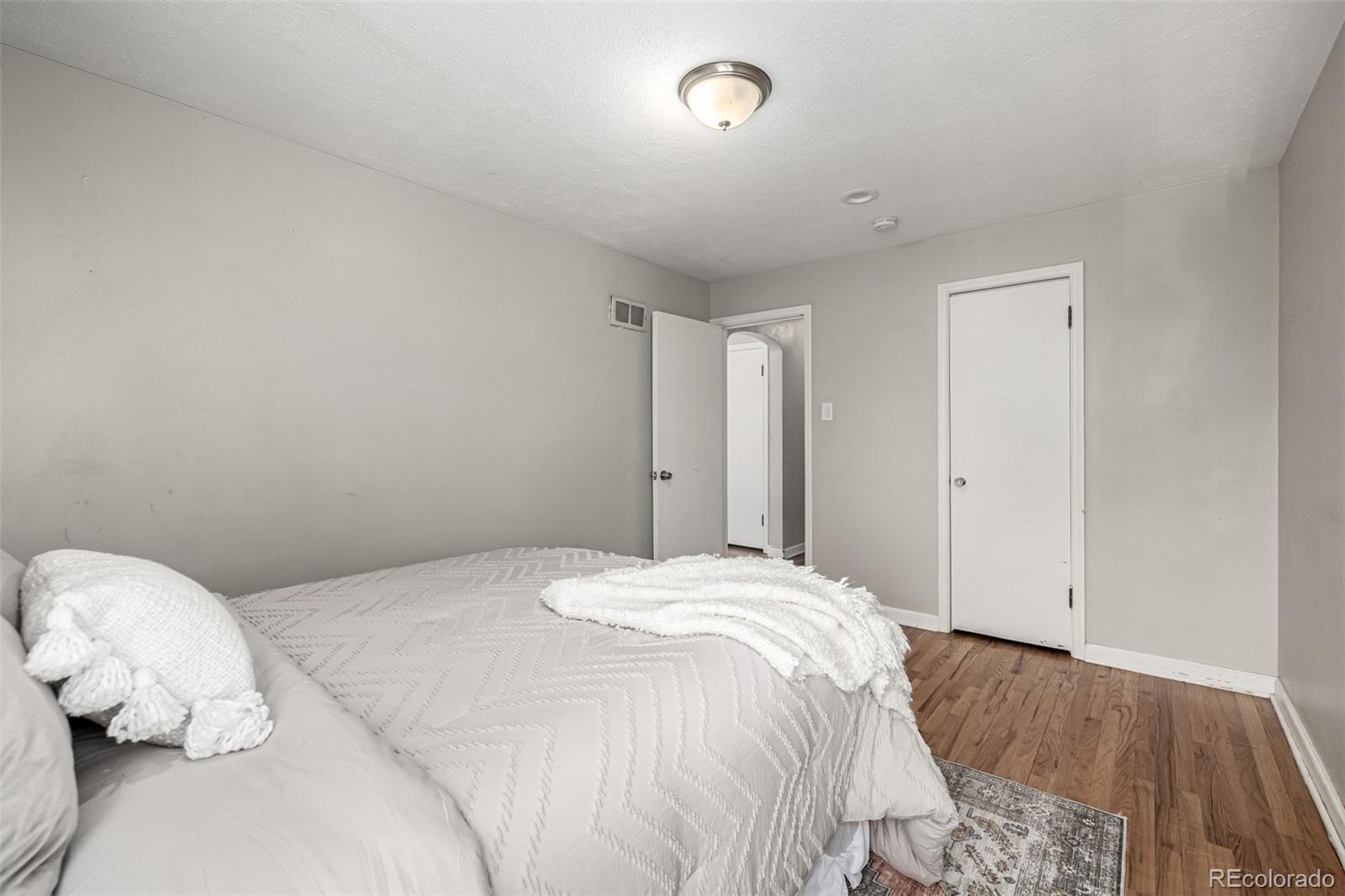 MLS Image #14 for 620  newport street,denver, Colorado
