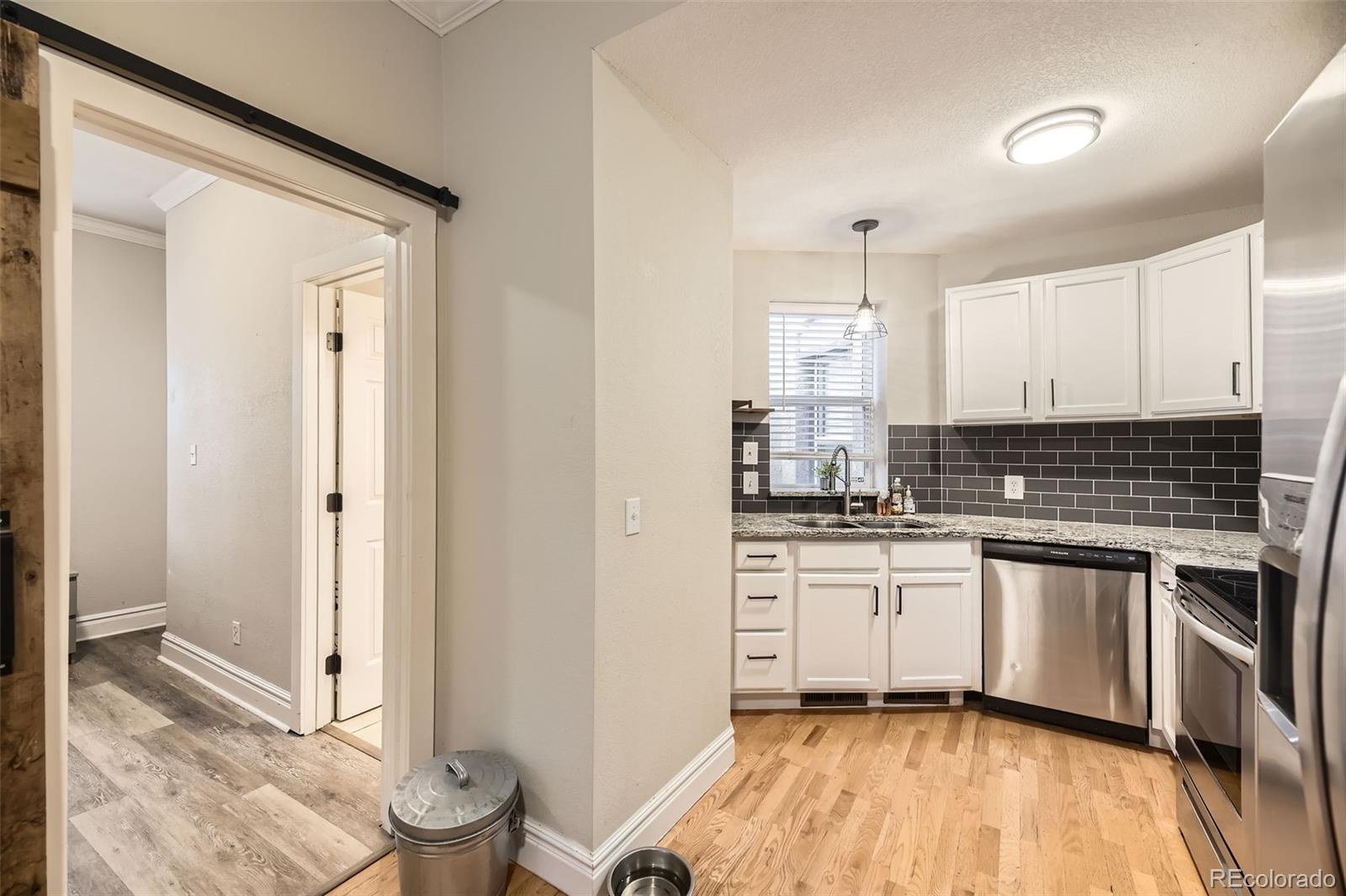 MLS Image #11 for 2490 w argyle place,denver, Colorado