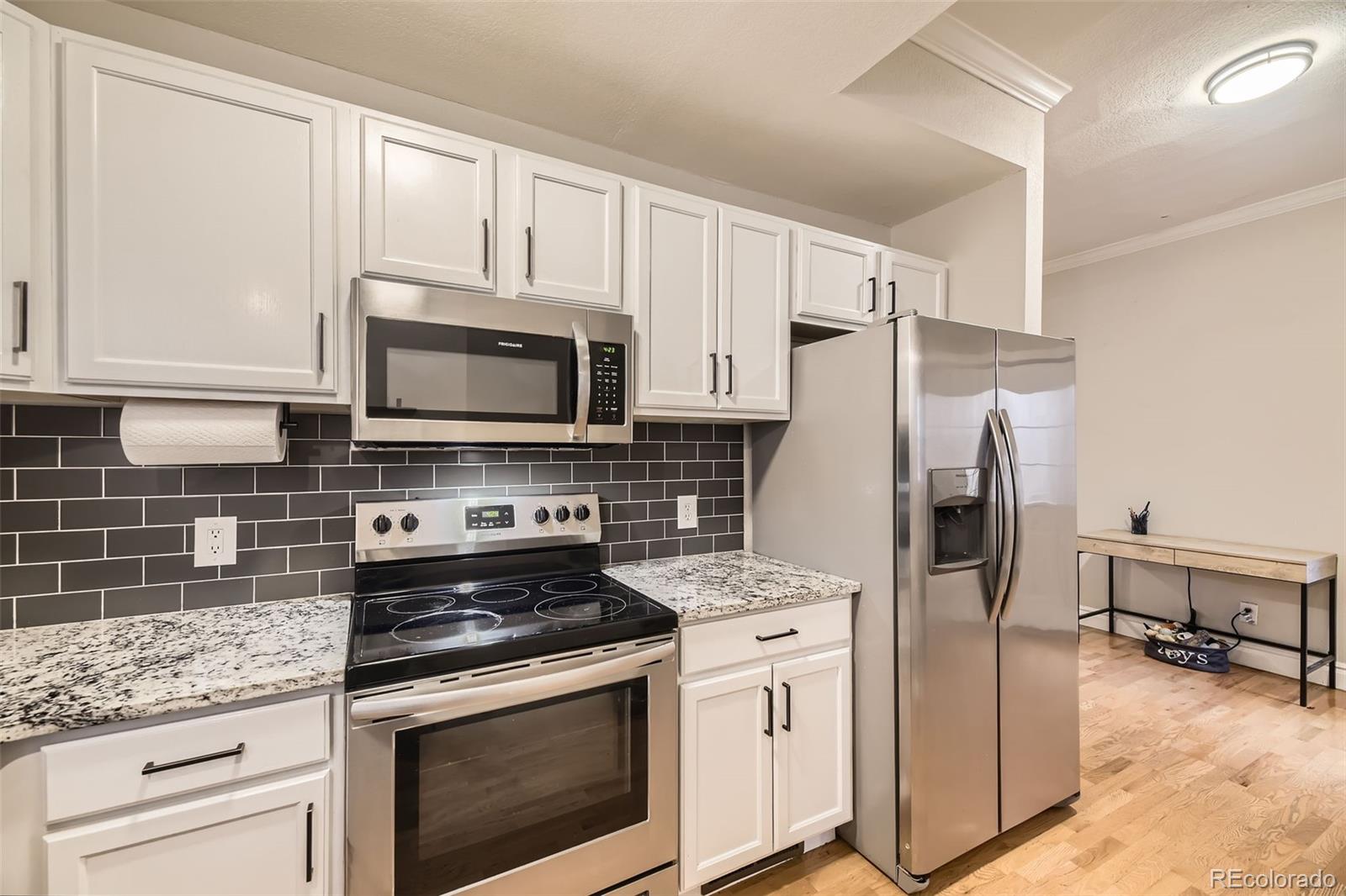 MLS Image #13 for 2490 w argyle place,denver, Colorado