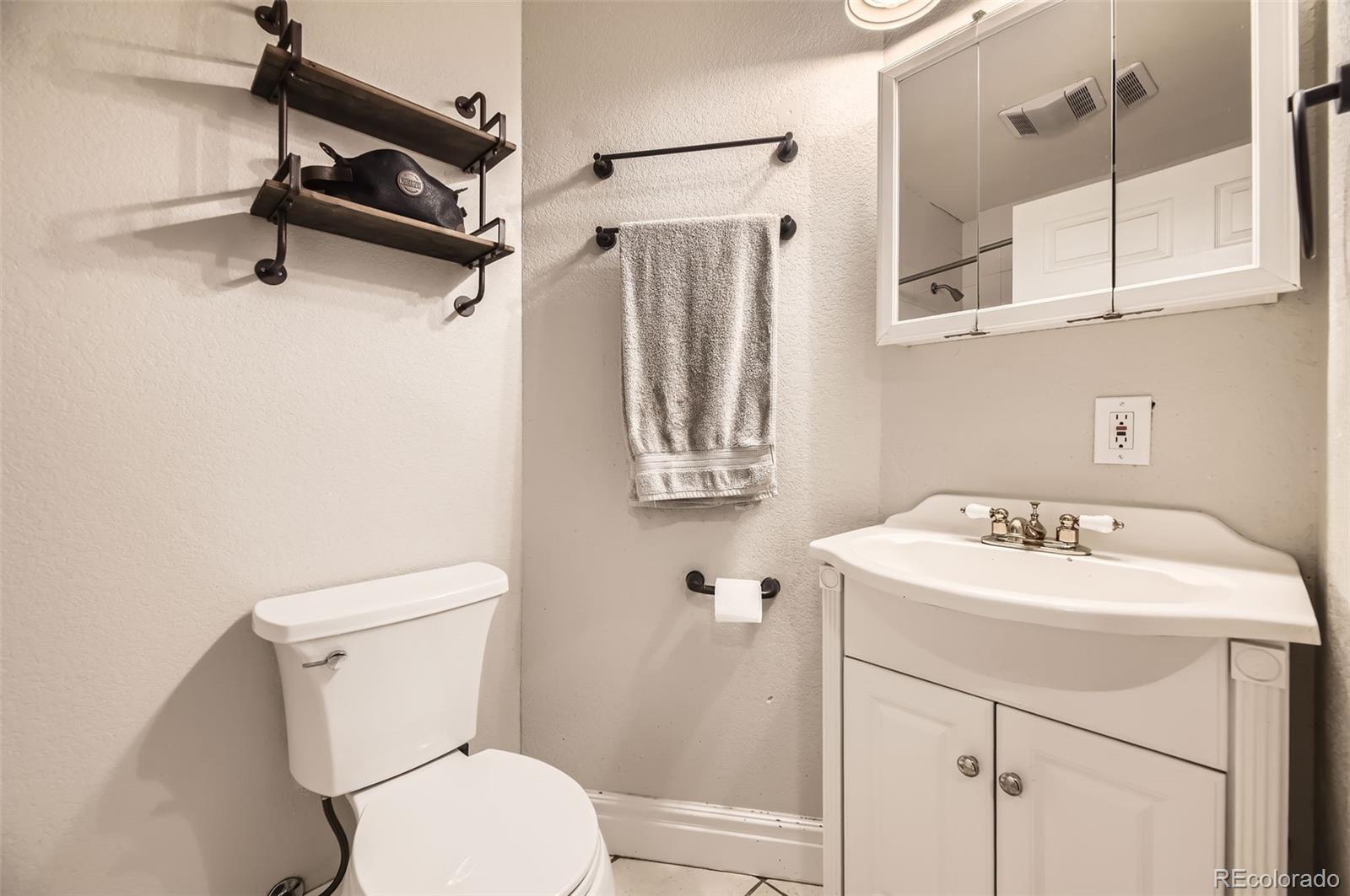 MLS Image #20 for 2490 w argyle place,denver, Colorado
