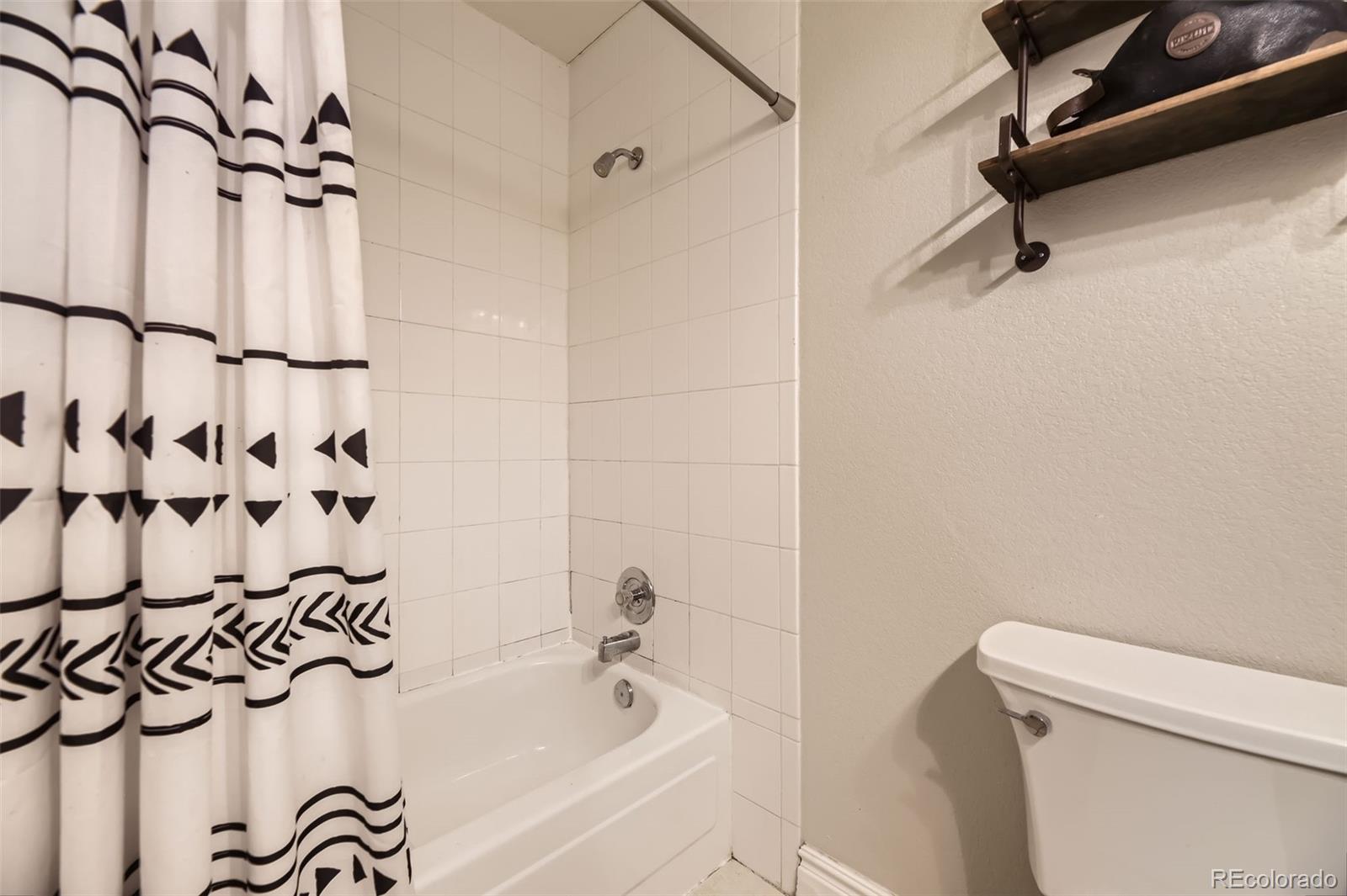 MLS Image #21 for 2490 w argyle place,denver, Colorado