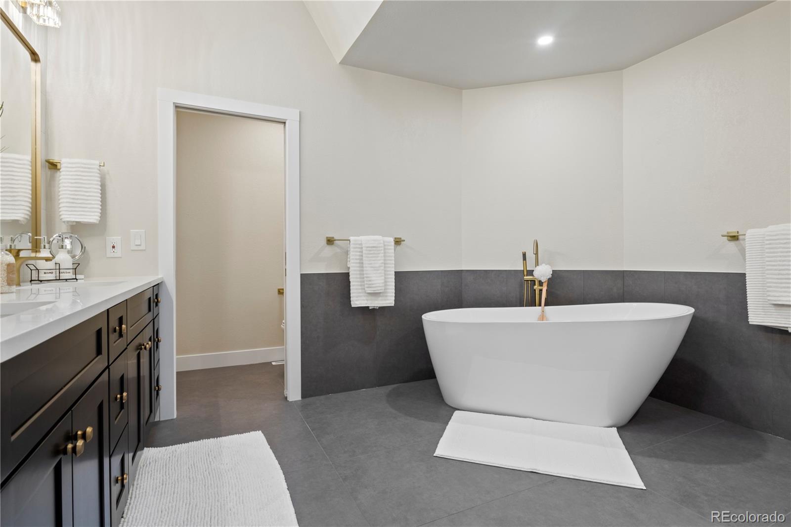 MLS Image #22 for 1427 w briarwood avenue,littleton, Colorado
