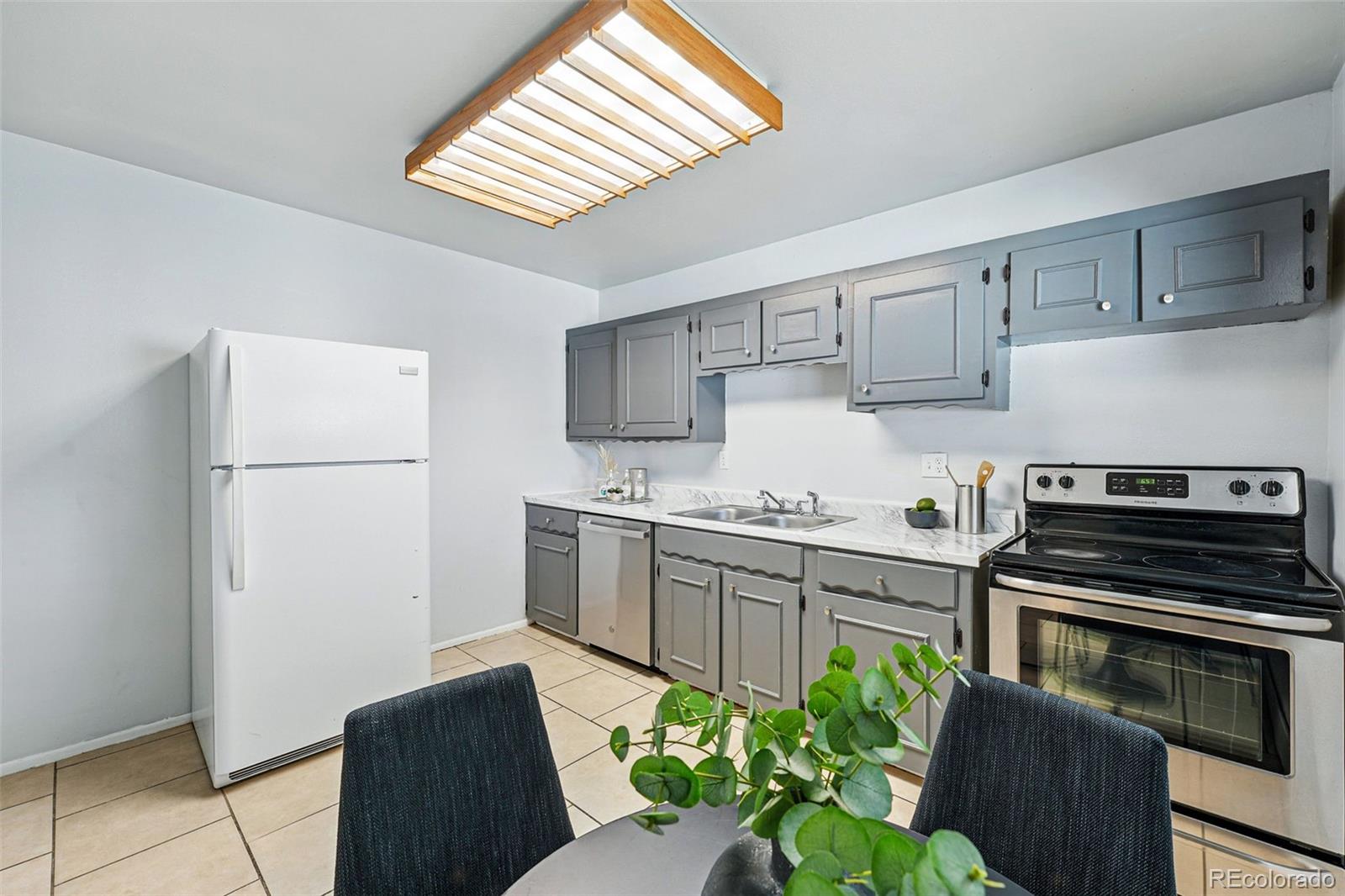 MLS Image #12 for 2595 s sheridan boulevard,denver, Colorado
