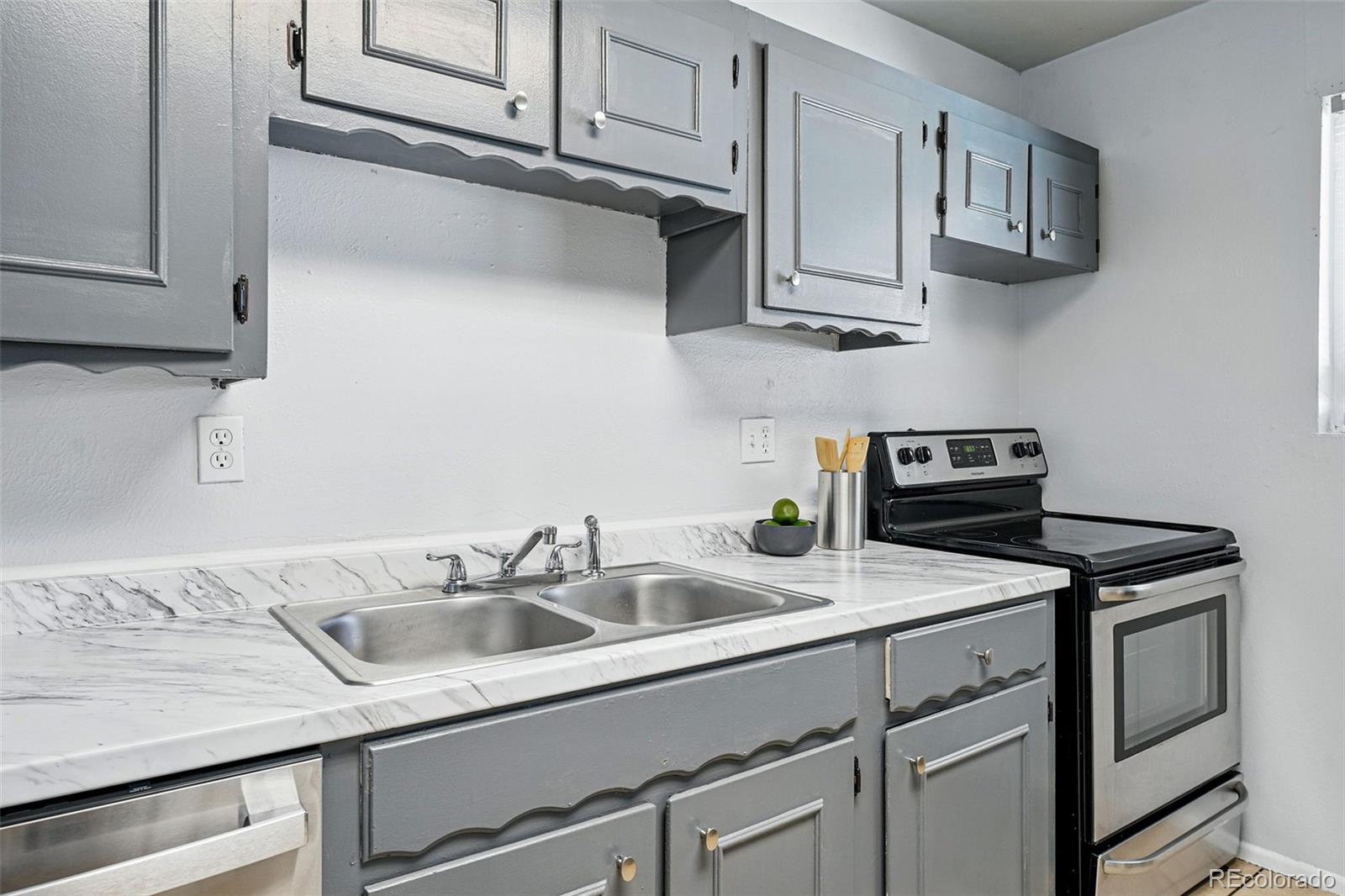 MLS Image #13 for 2595 s sheridan boulevard,denver, Colorado