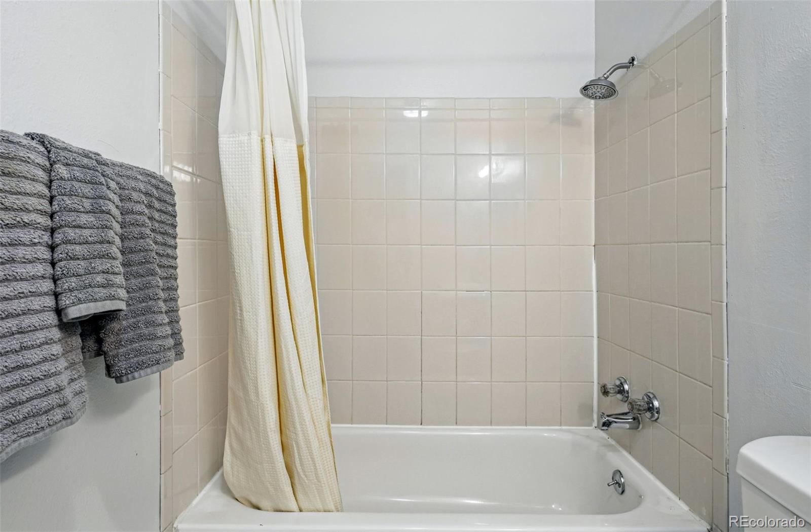 MLS Image #23 for 2595 s sheridan boulevard,denver, Colorado
