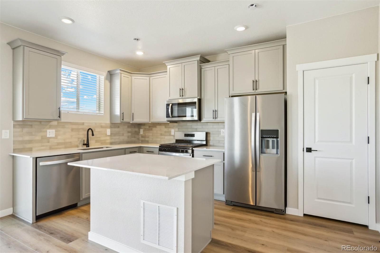 MLS Image #5 for 17883 e 94th place,commerce city, Colorado