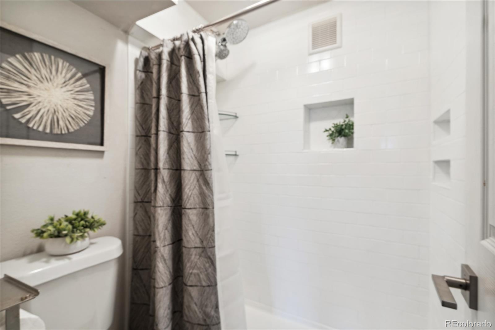 MLS Image #16 for 1390 n emerson street,denver, Colorado