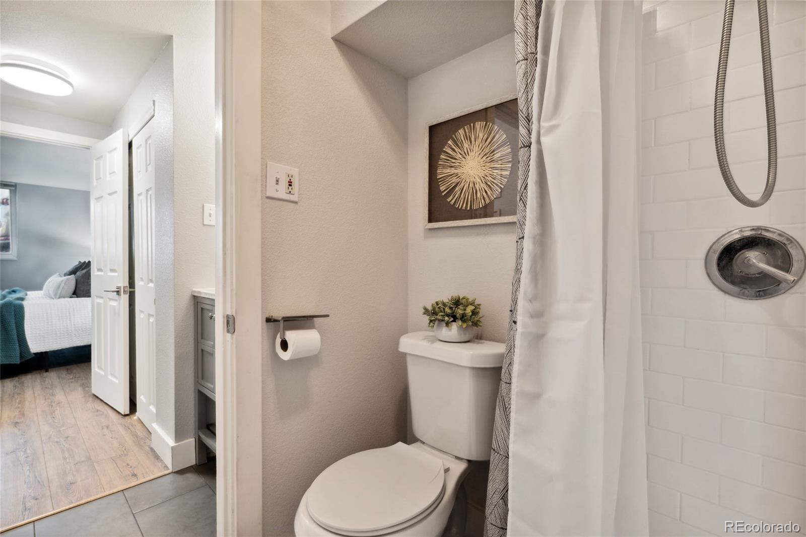 MLS Image #17 for 1390 n emerson street,denver, Colorado