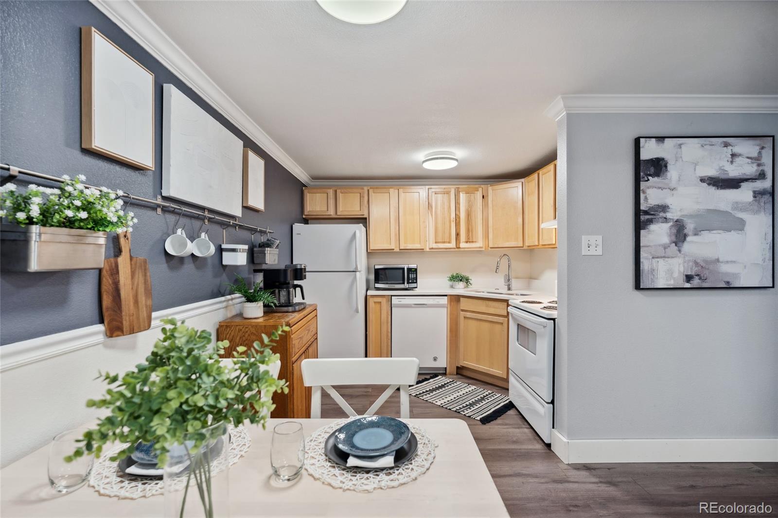 MLS Image #2 for 1390 n emerson street,denver, Colorado