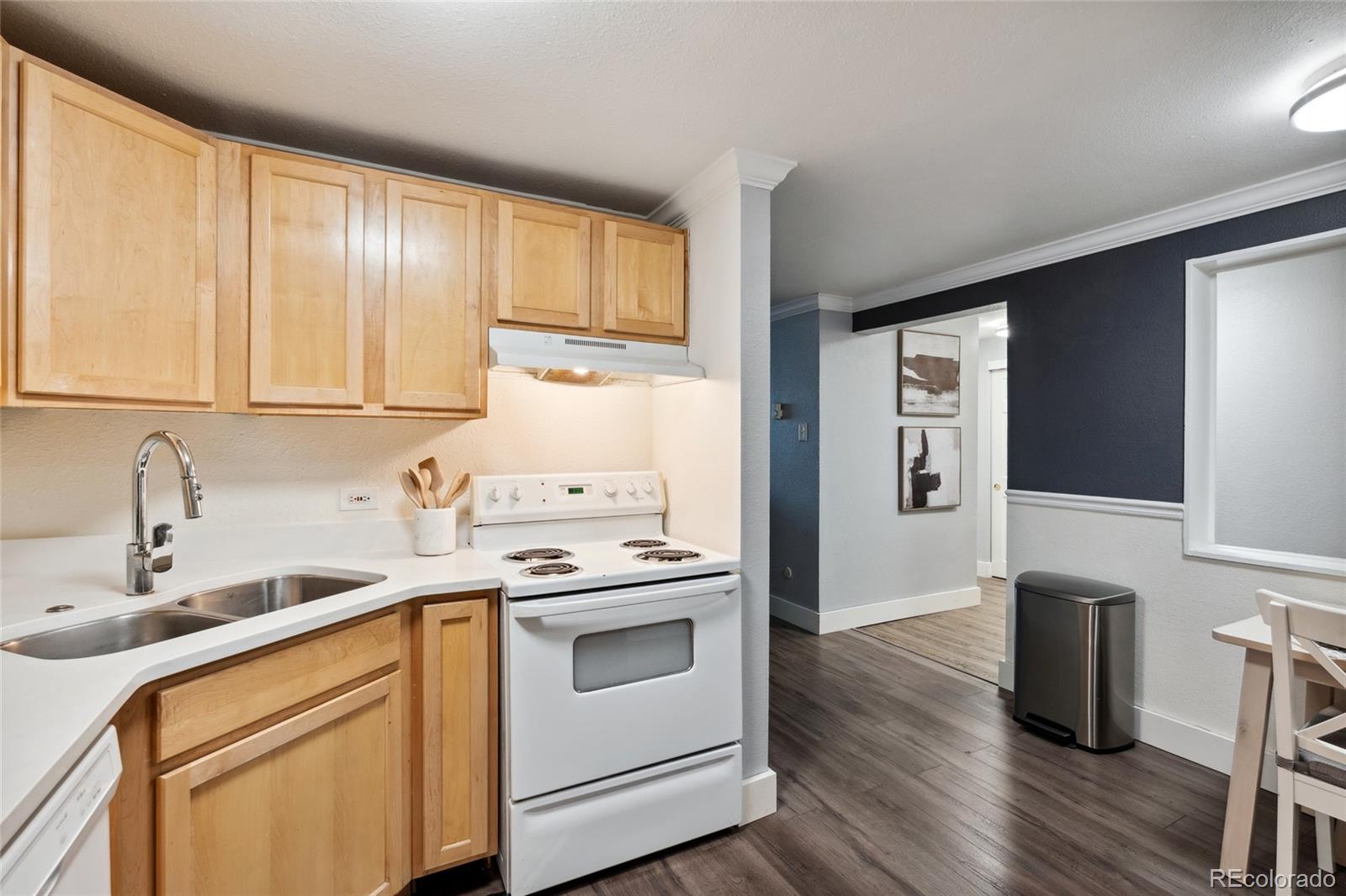 MLS Image #5 for 1390 n emerson street,denver, Colorado
