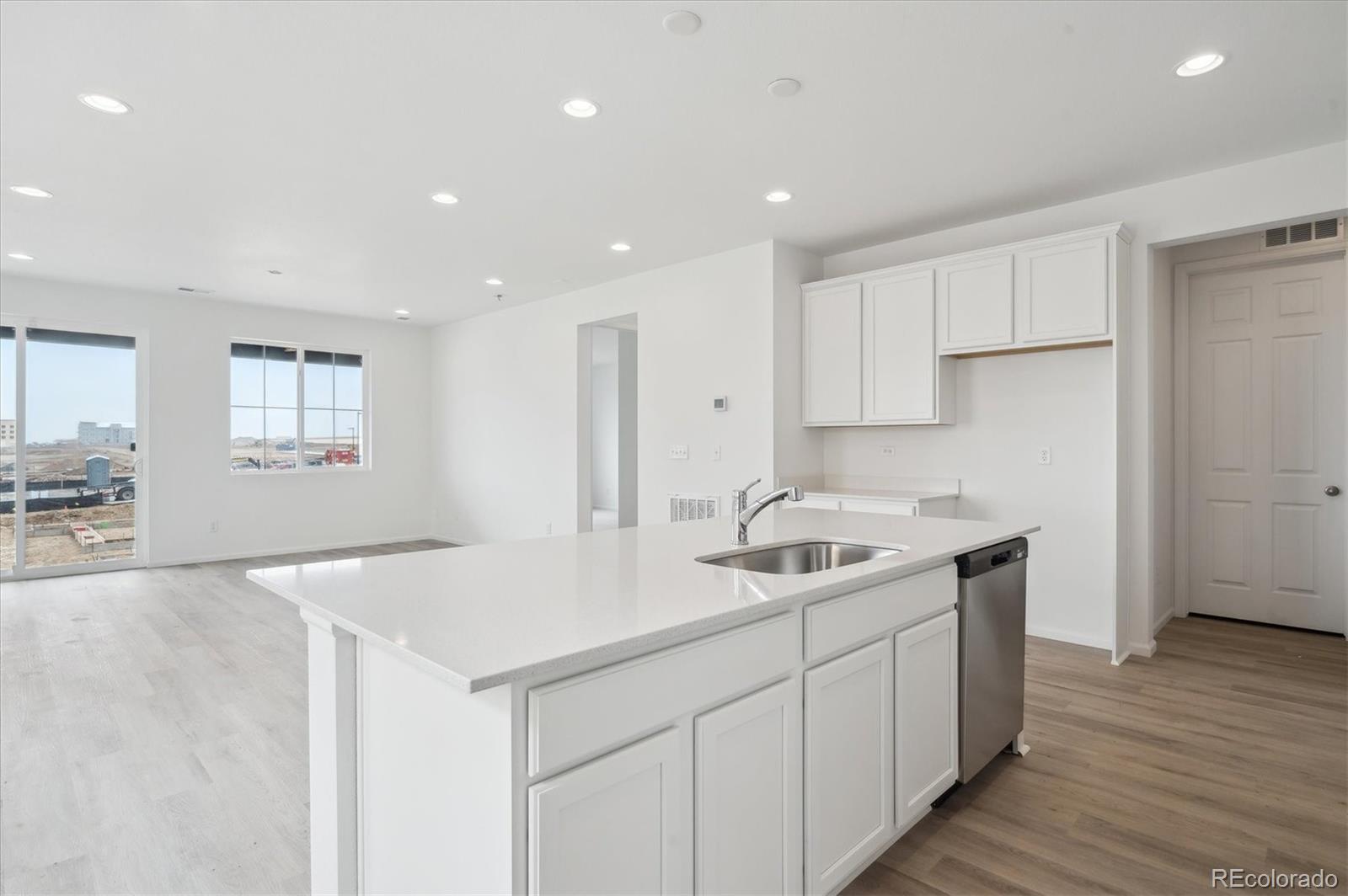 MLS Image #3 for 6566 n nepal street,aurora, Colorado