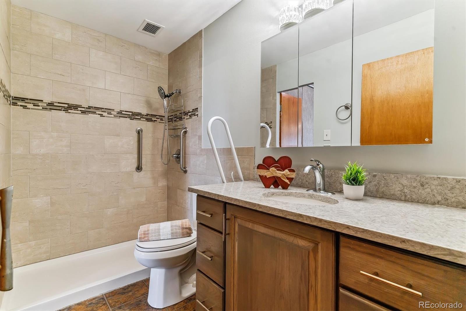 MLS Image #13 for 750 s alton way,denver, Colorado