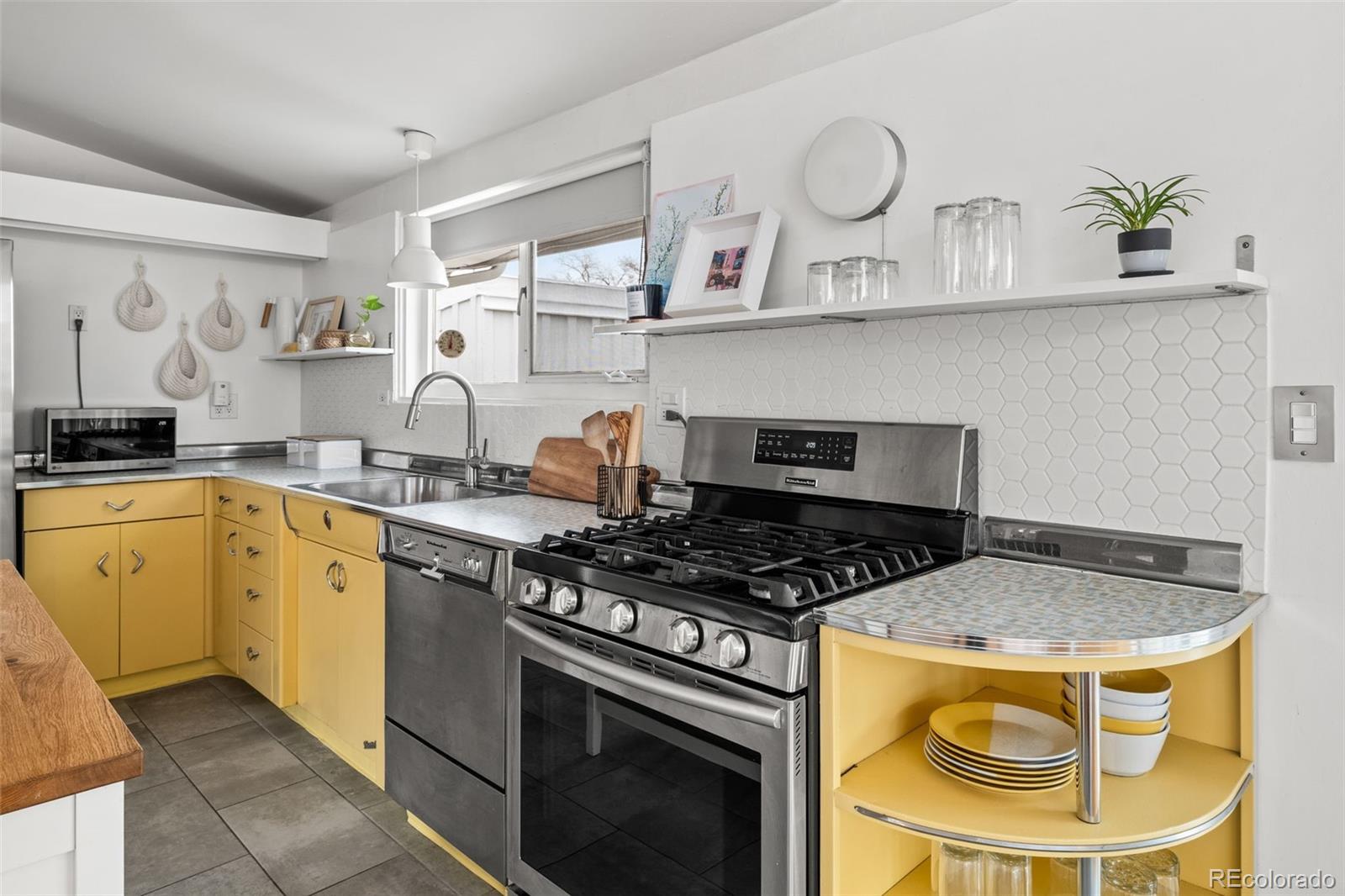 MLS Image #18 for 2325 s meade street,denver, Colorado