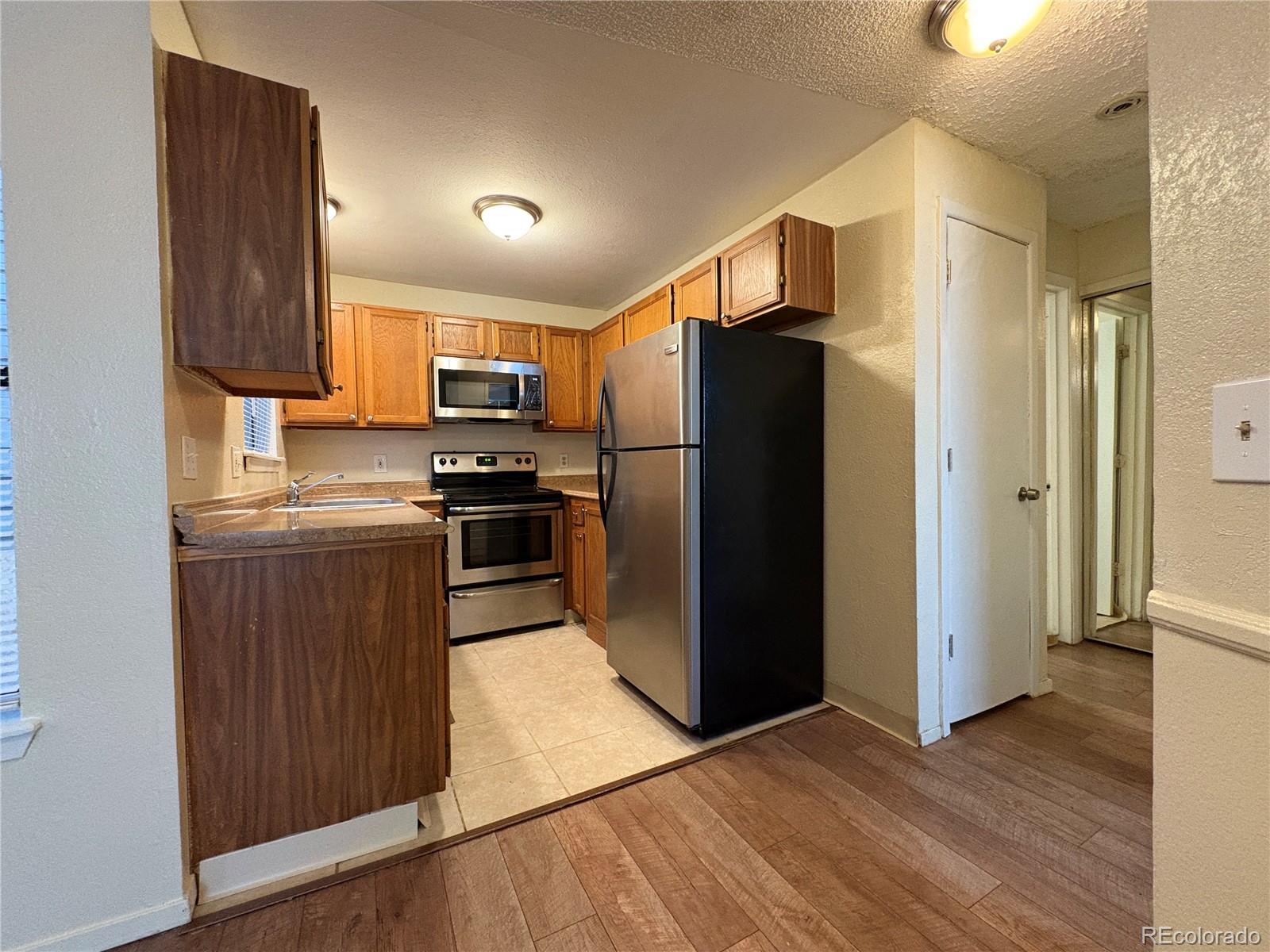 MLS Image #4 for 962 s dearborn way,aurora, Colorado
