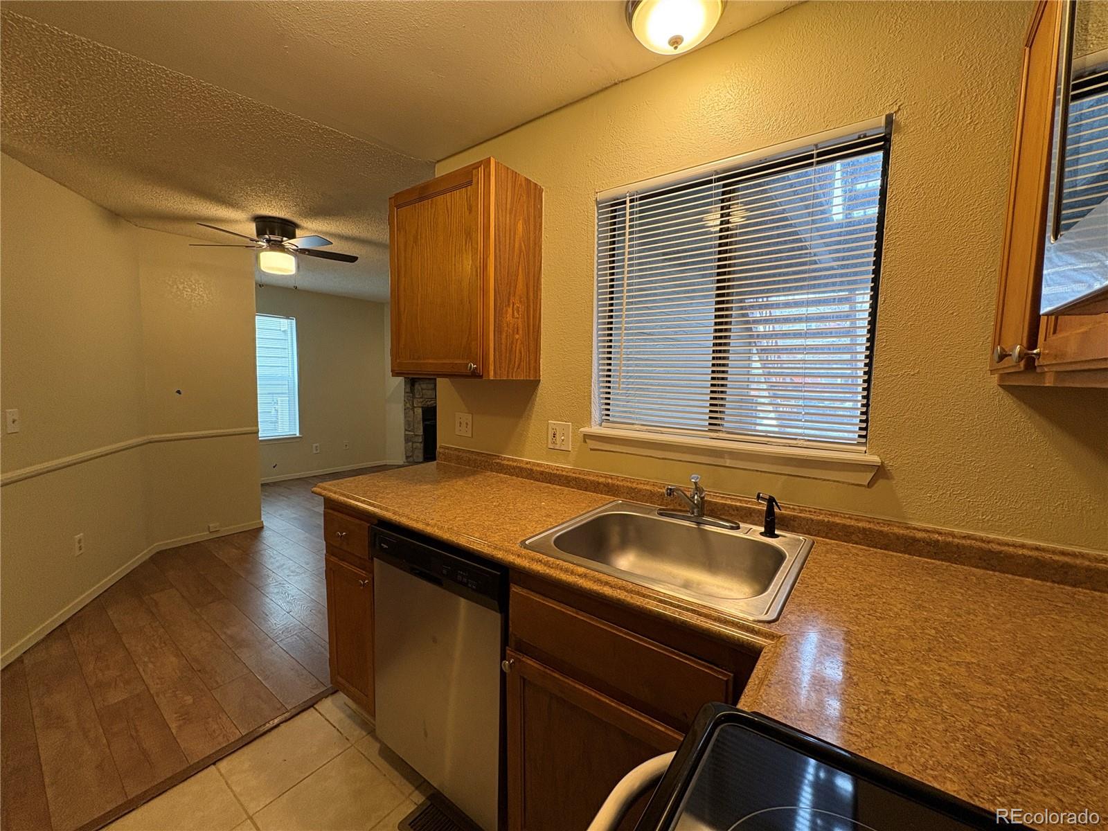 MLS Image #9 for 962 s dearborn way,aurora, Colorado